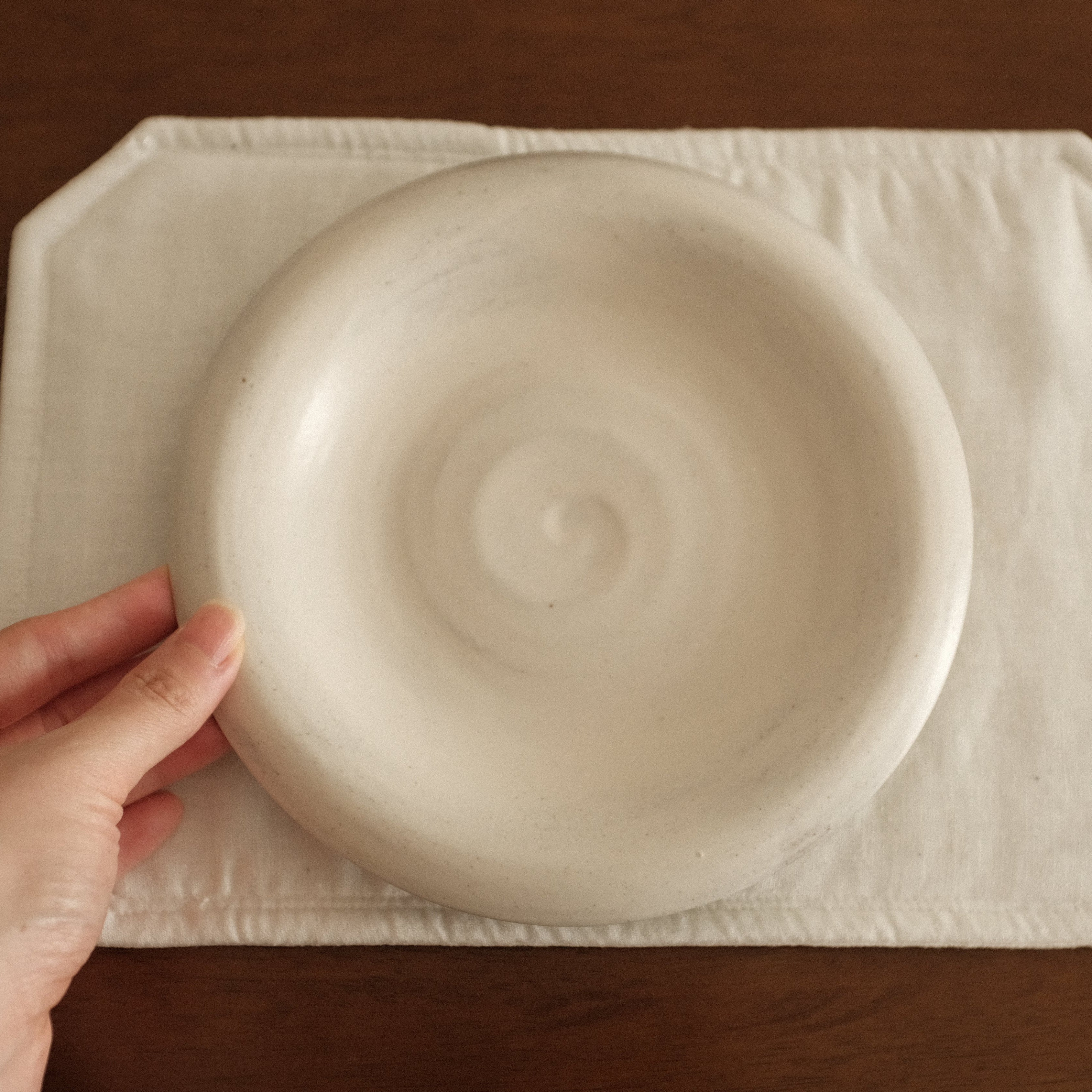 Yuli Handmade White Rolled Rim Shallow Plate Dish Powdered Glaze Underglazed Stoneware