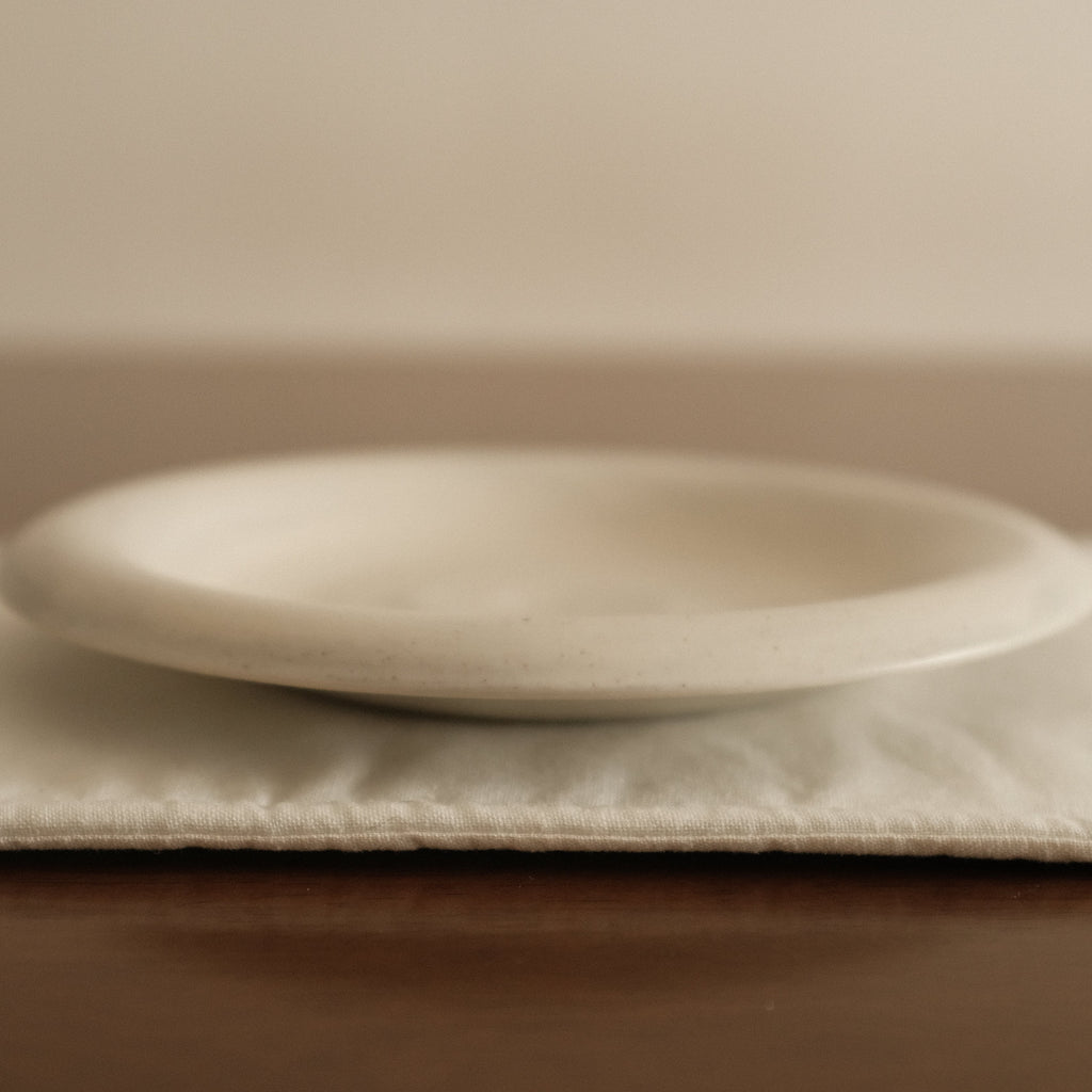 Yuli Handmade White Rolled Rim Shallow Plate Dish Powdered Glaze Underglazed Stoneware