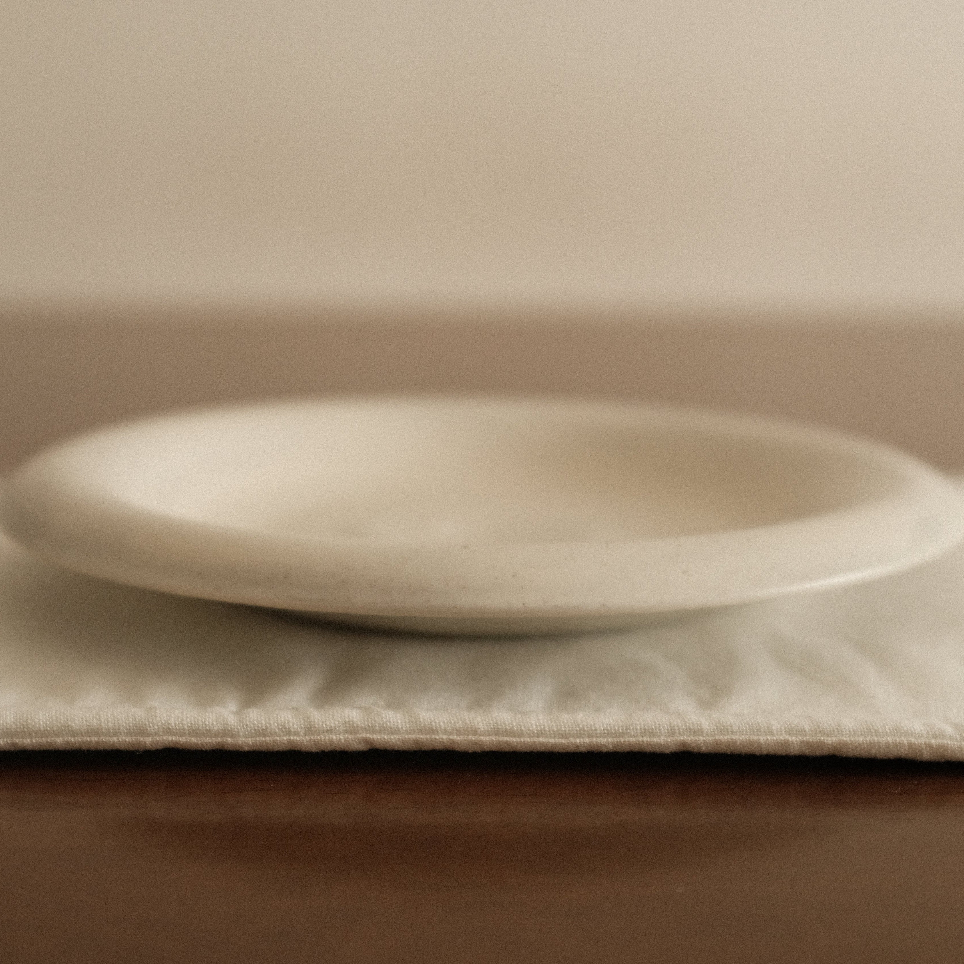 Yuli Handmade White Rolled Rim Shallow Plate Dish Powdered Glaze Underglazed Stoneware