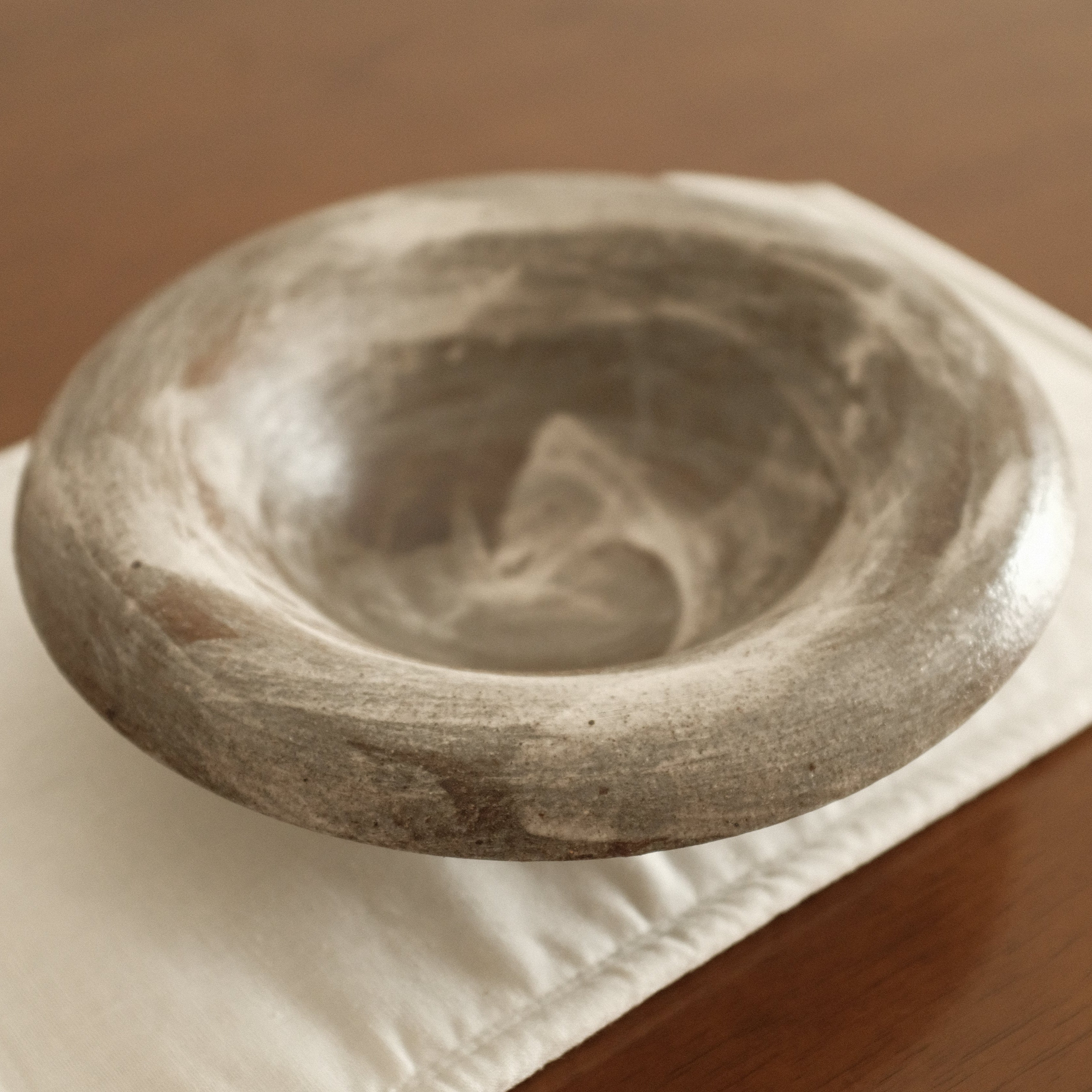 Yuli Handmade Speckled Grey White Rolled Rim Deep Plate Dish Powdered Glaze Underglazed Stoneware