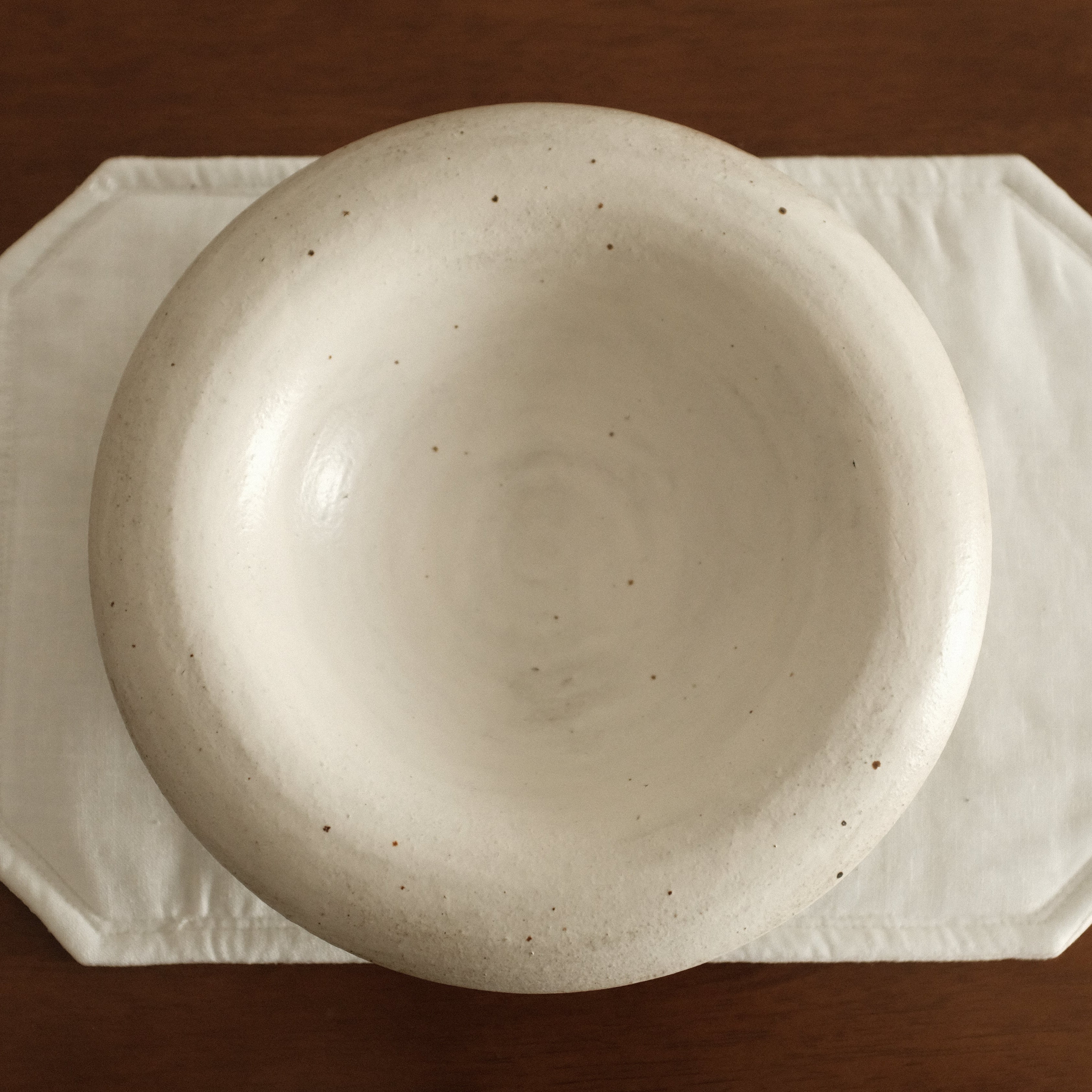 Yuli Handmade Speckled Snow White Rolled Rim Deep Plate Dish Powdered Glaze Underglazed Stoneware