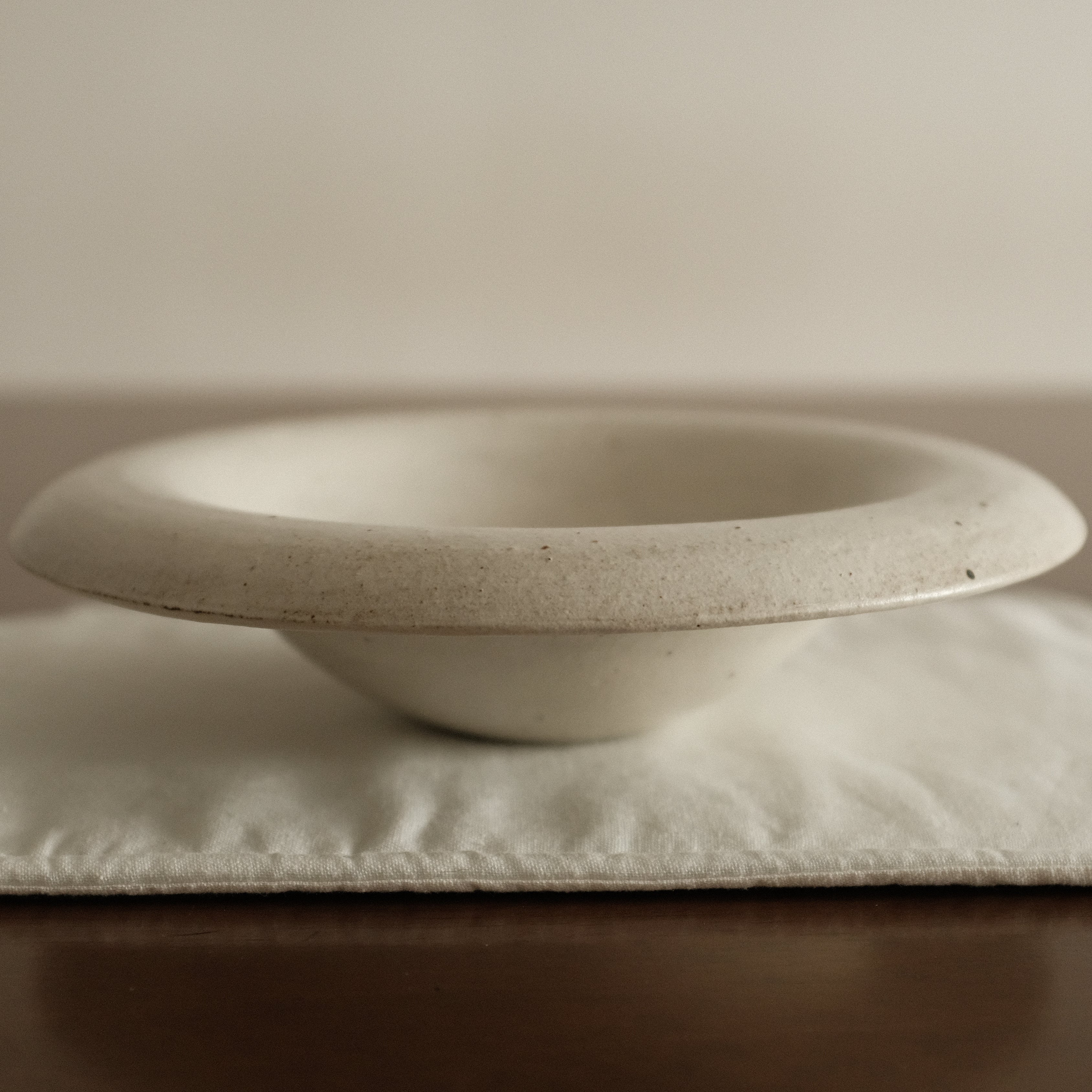 Yuli Handmade Speckled Snow White Rolled Rim Deep Plate Dish Powdered Glaze Underglazed Stoneware