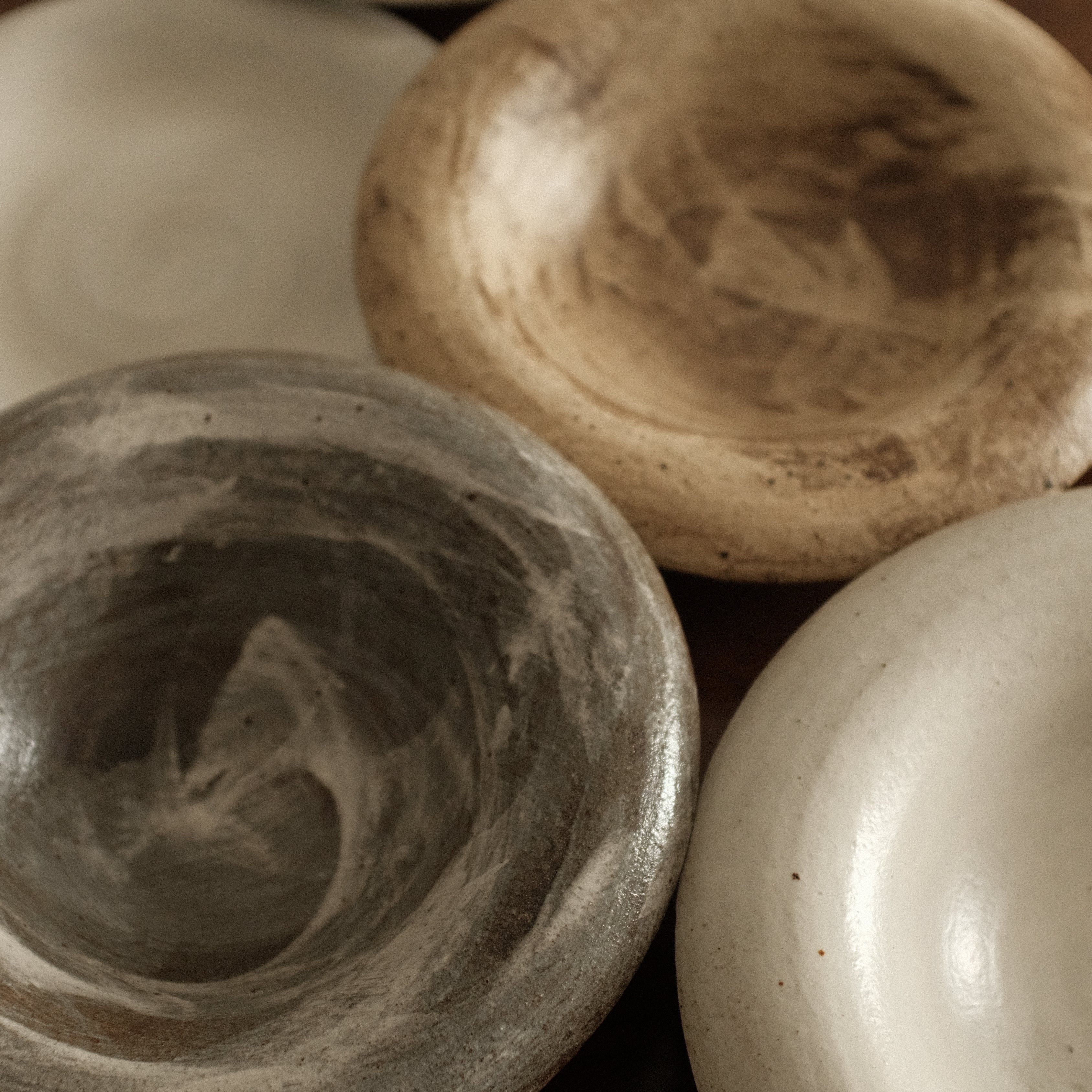 Yuli Handmade Speckled Grey White Rolled Rim Deep Plate Dish Powdered Glaze Underglazed Stoneware