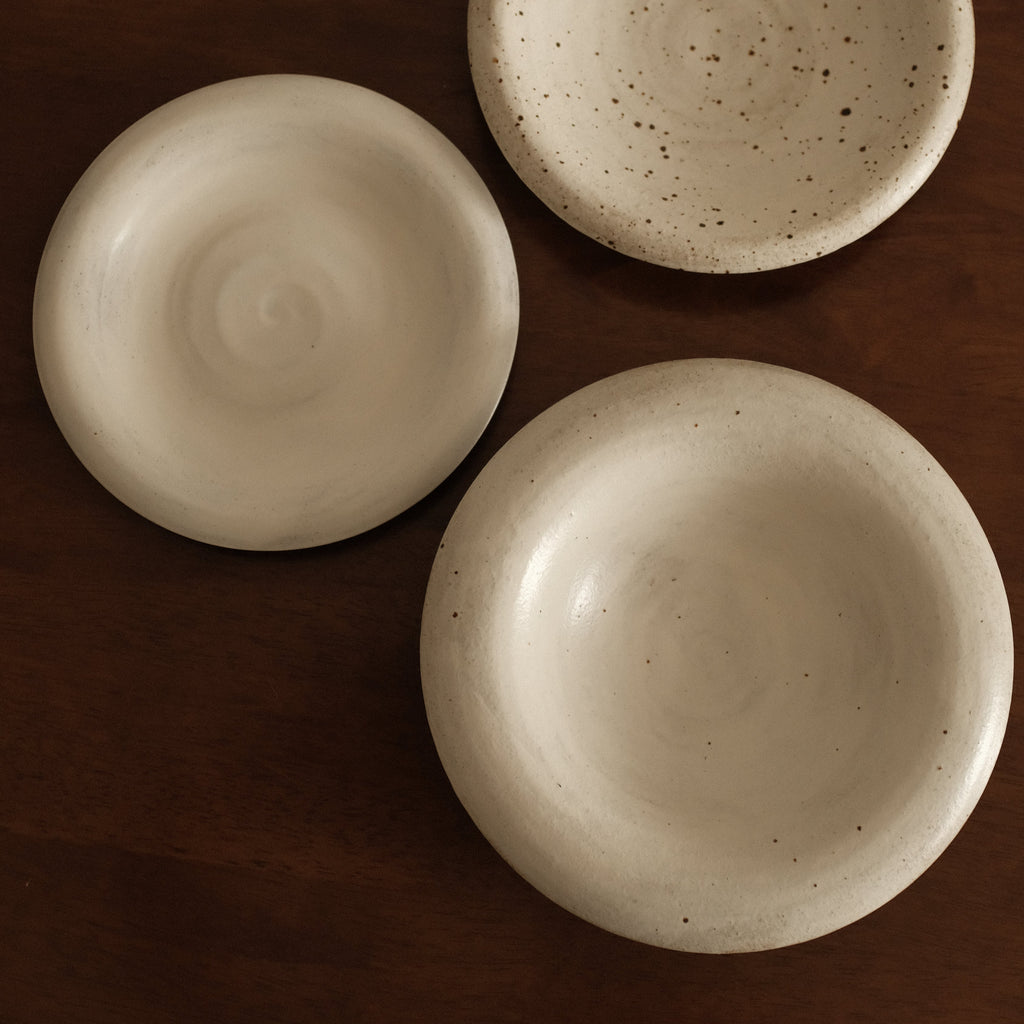 Yuli Handmade White Rolled Rim Shallow Plate Dish Powdered Glaze Underglazed Stoneware