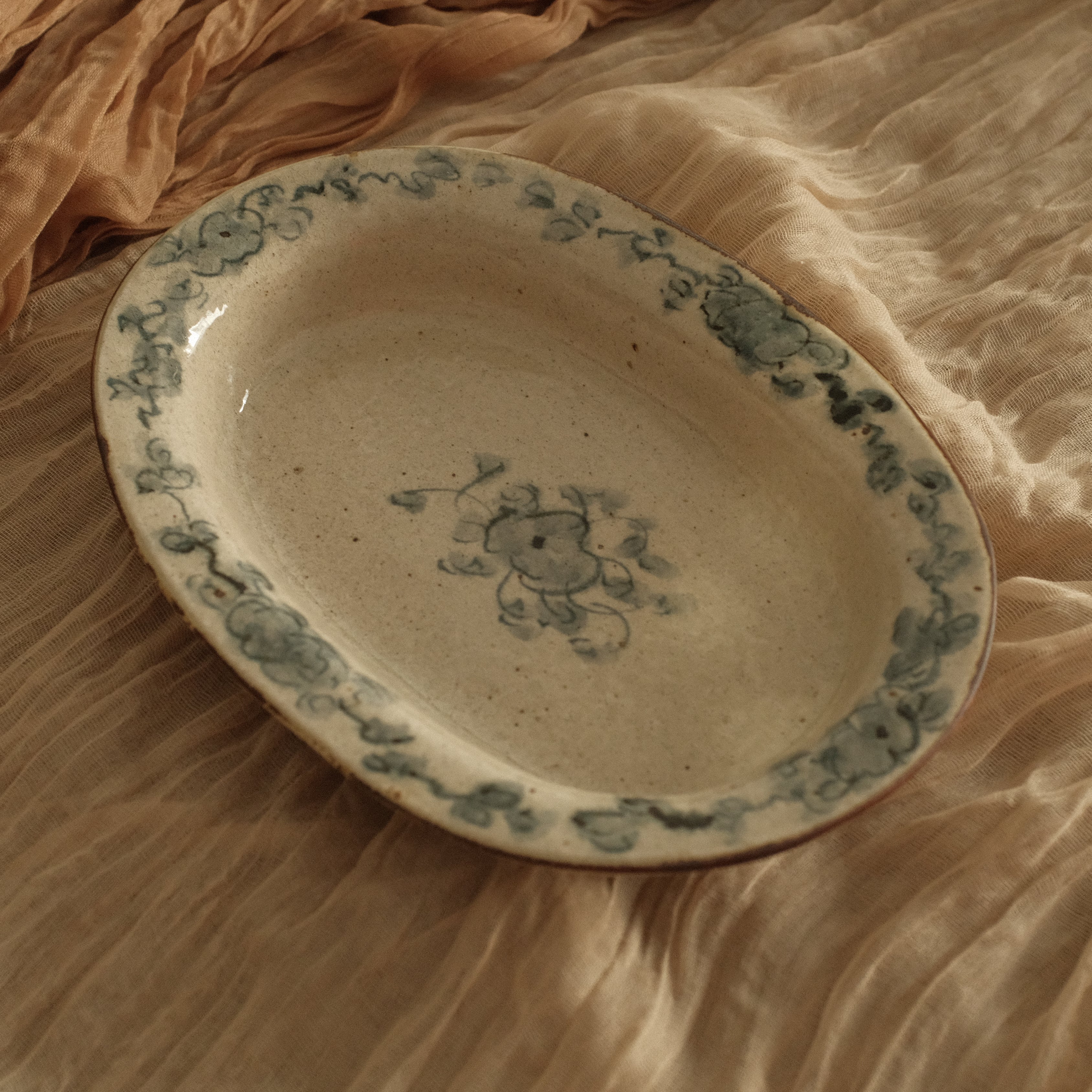 Annan Azure Retro Style Blue and White Decorative Floral Porcelain Ceramic Plate Underglazed Ceramic