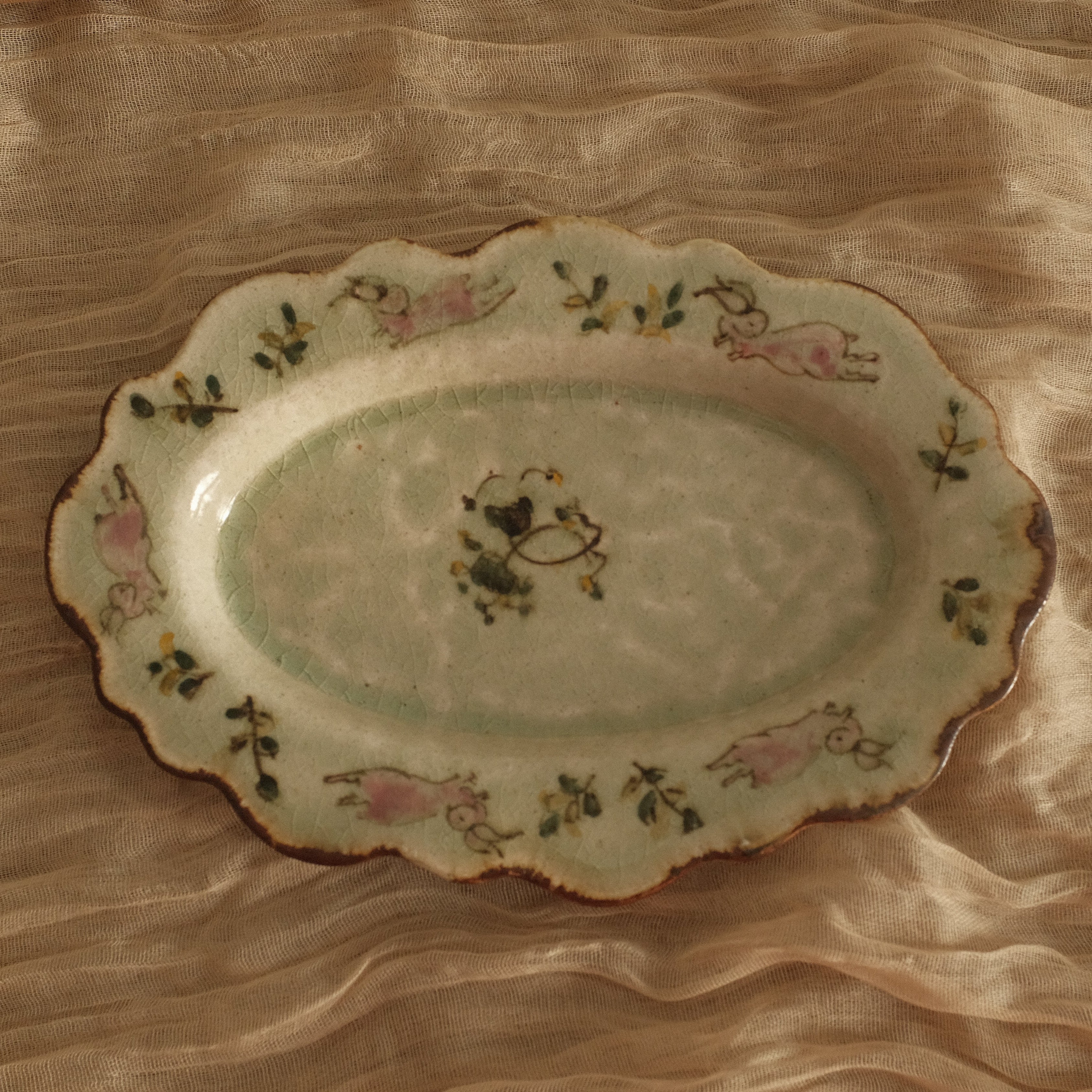 Annan Azure Retro Style Hand Painted Floral Rim Decorative Rabbit Bunny Pattern Plate Underglazed Stoneware Ceramic