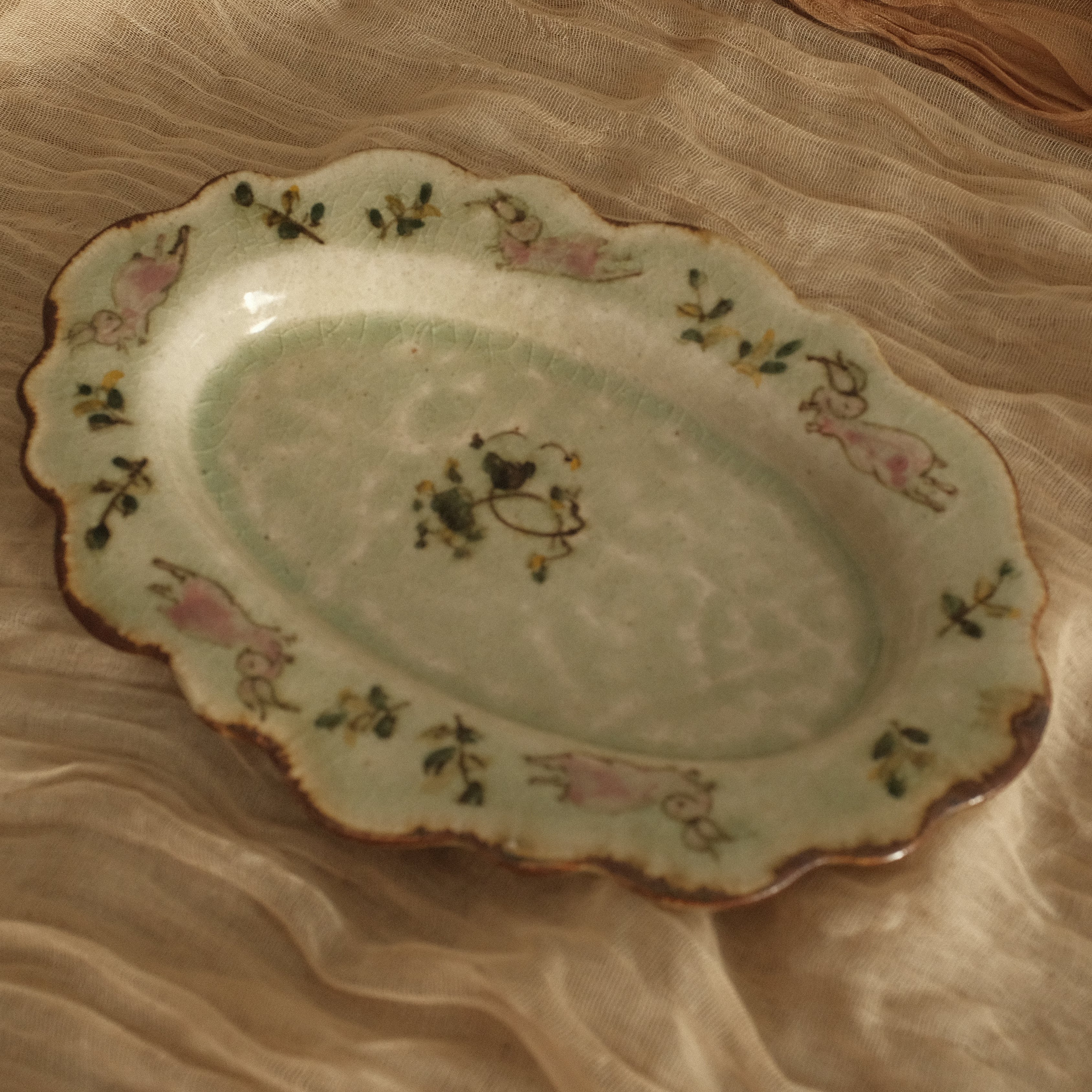 Annan Azure Retro Style Hand Painted Floral Rim Decorative Rabbit Bunny Pattern Plate Underglazed Stoneware Ceramic