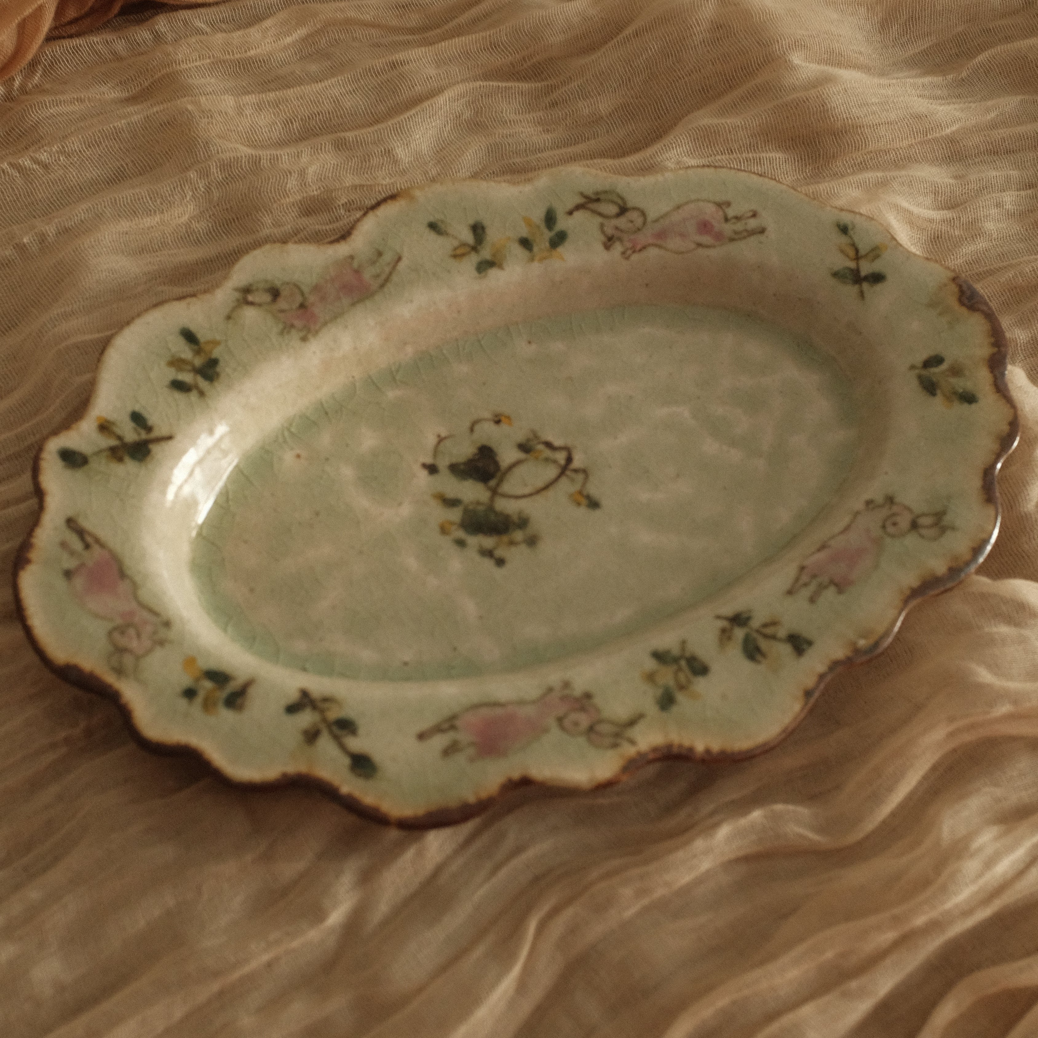 Annan Azure Retro Style Hand Painted Floral Rim Decorative Rabbit Bunny Pattern Plate Underglazed Stoneware Ceramic