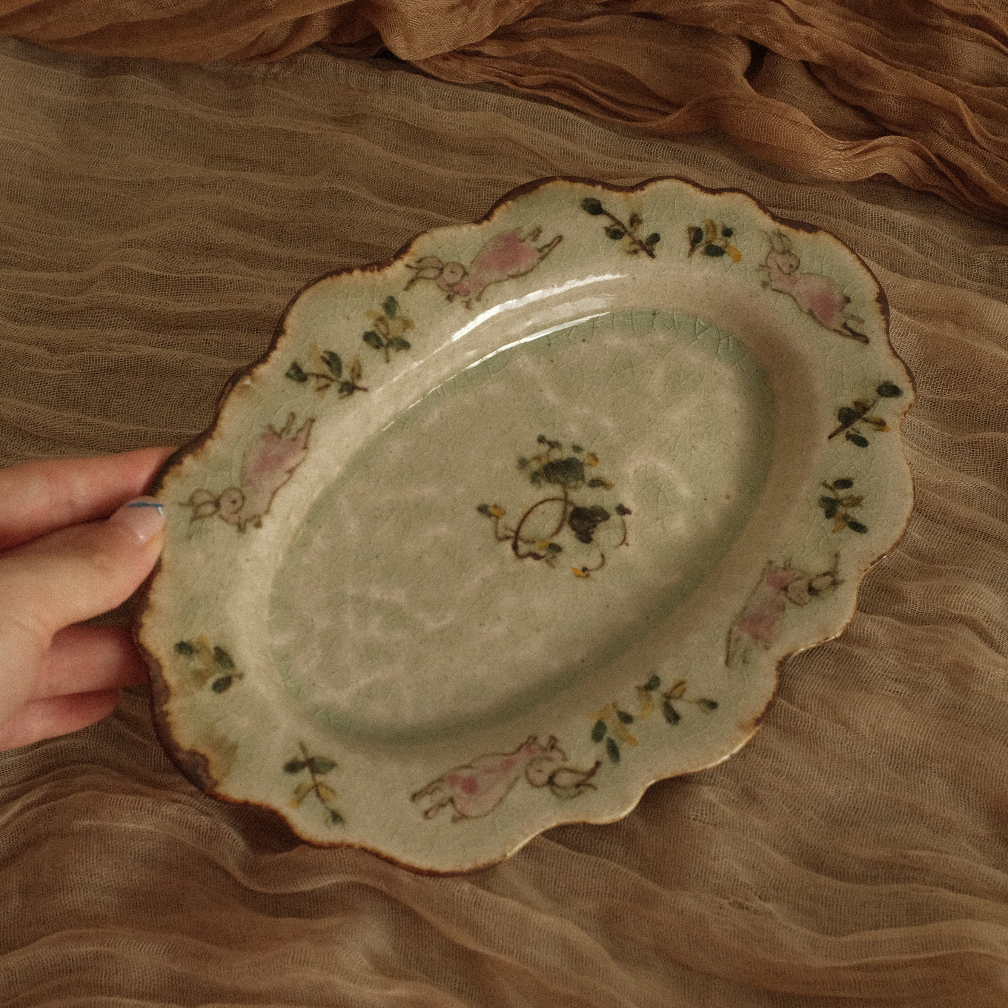 Annan Azure Retro Style Hand Painted Floral Rim Decorative Rabbit Bunny Pattern Plate Underglazed Stoneware Ceramic