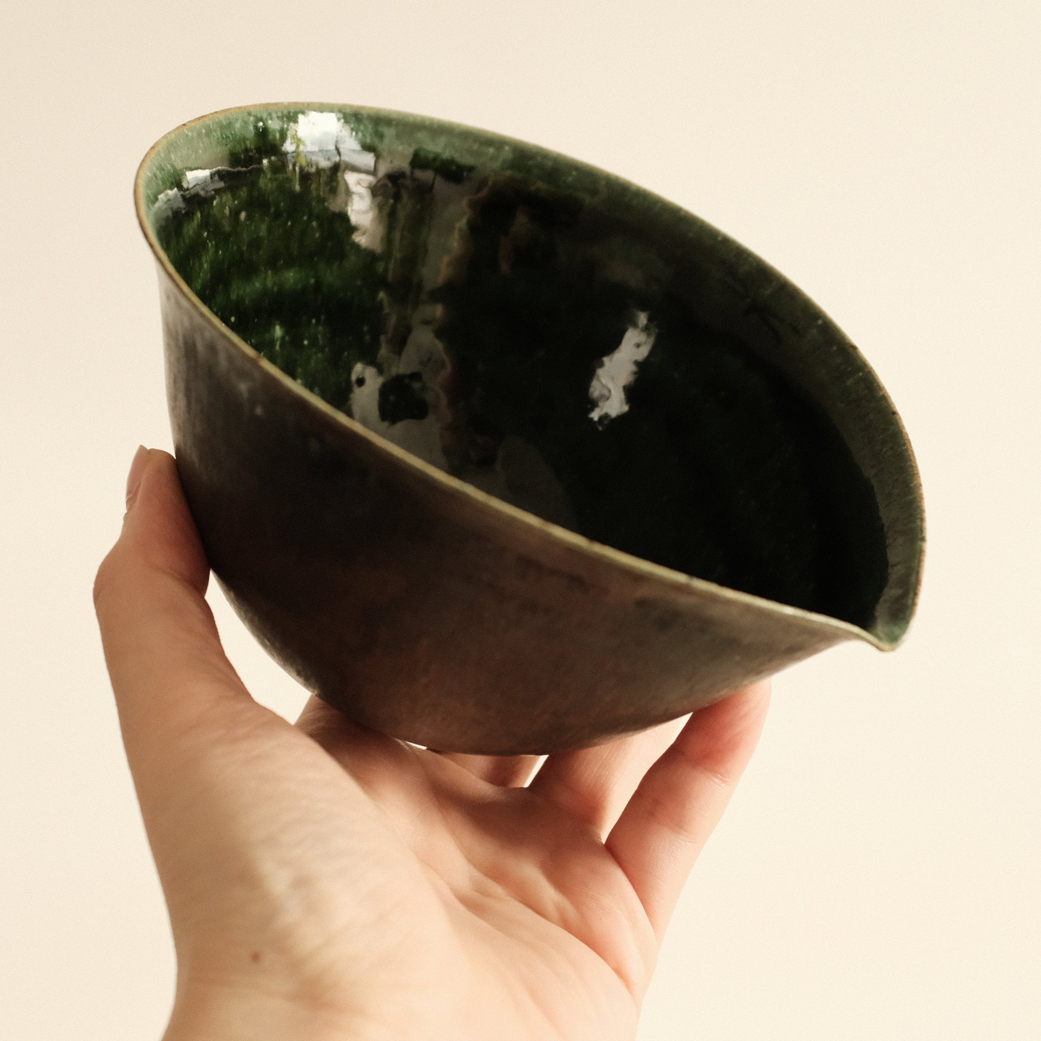 Kuroki Taira Oribe Green Glaze Tear Drop Shaped Katakuchi Bowl with Spout
