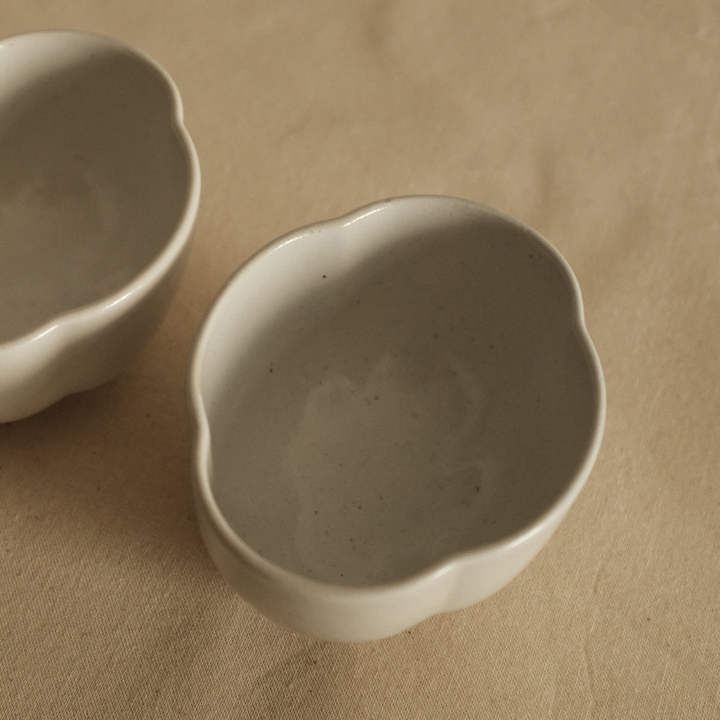 East Table Dolce Mokko Papaya Shape Yuki Snow White Small Bowl