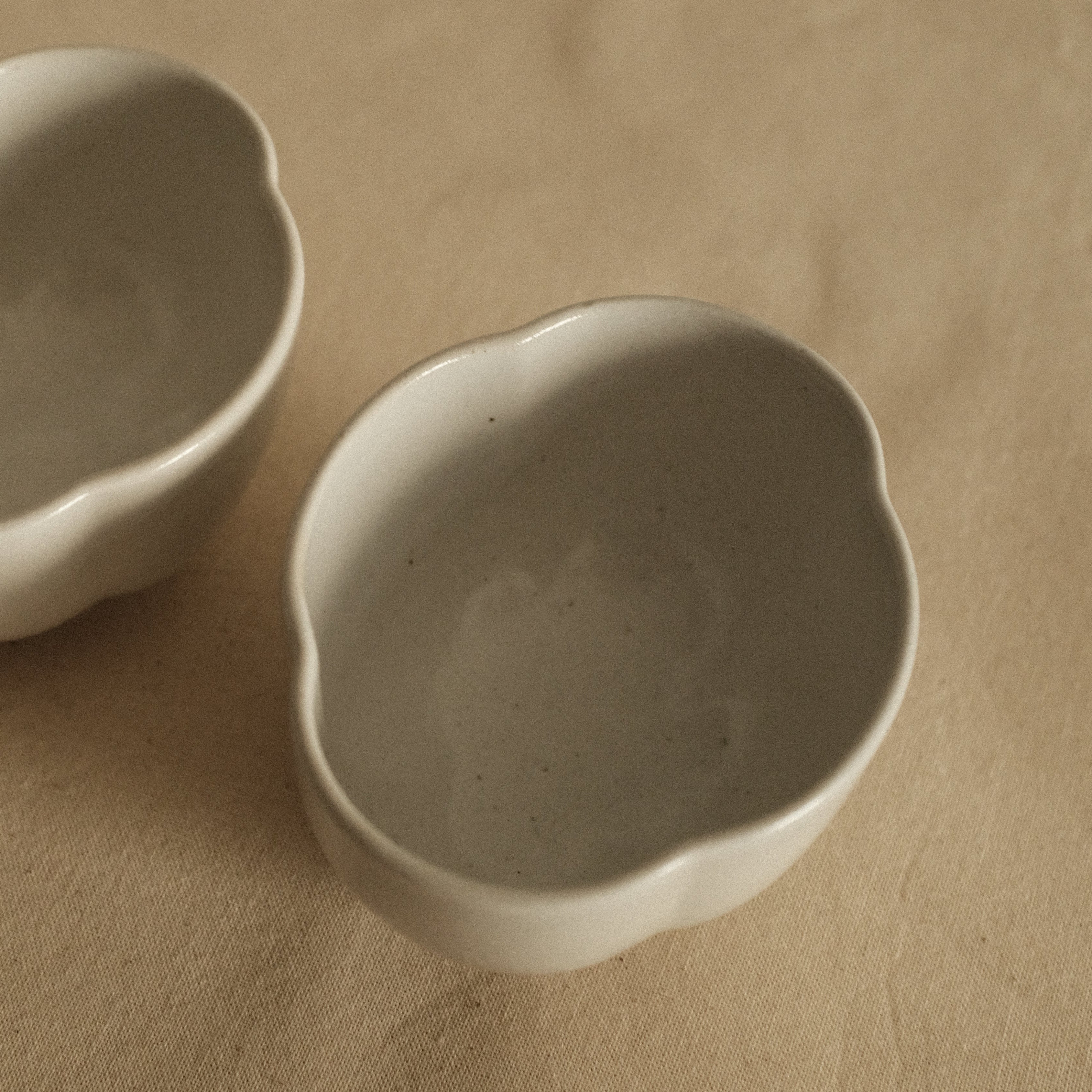 East Table Dolce Mokko Papaya Shape Yuki Snow White Small Bowl