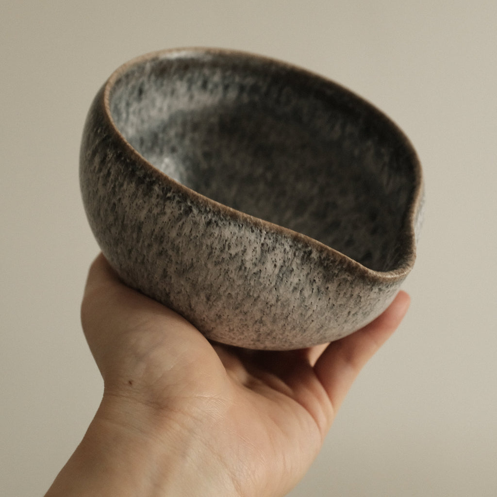 Masamura Japan Yama No Ishi Mountain Stone Katakuchi Chawan Matcha Bowl with Spout Minoware