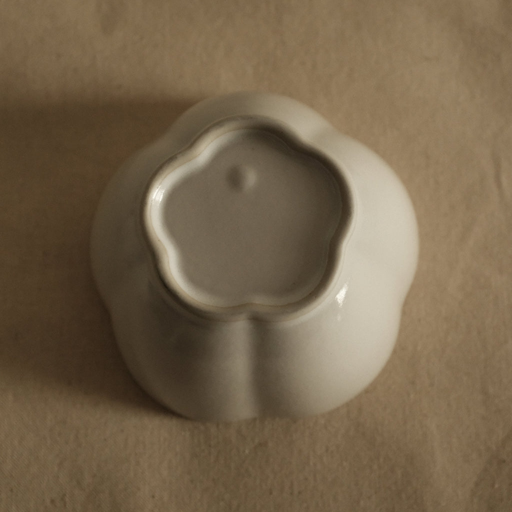 East Table Dolce Ume Plum Shape Yuki Snow White Small Bowl