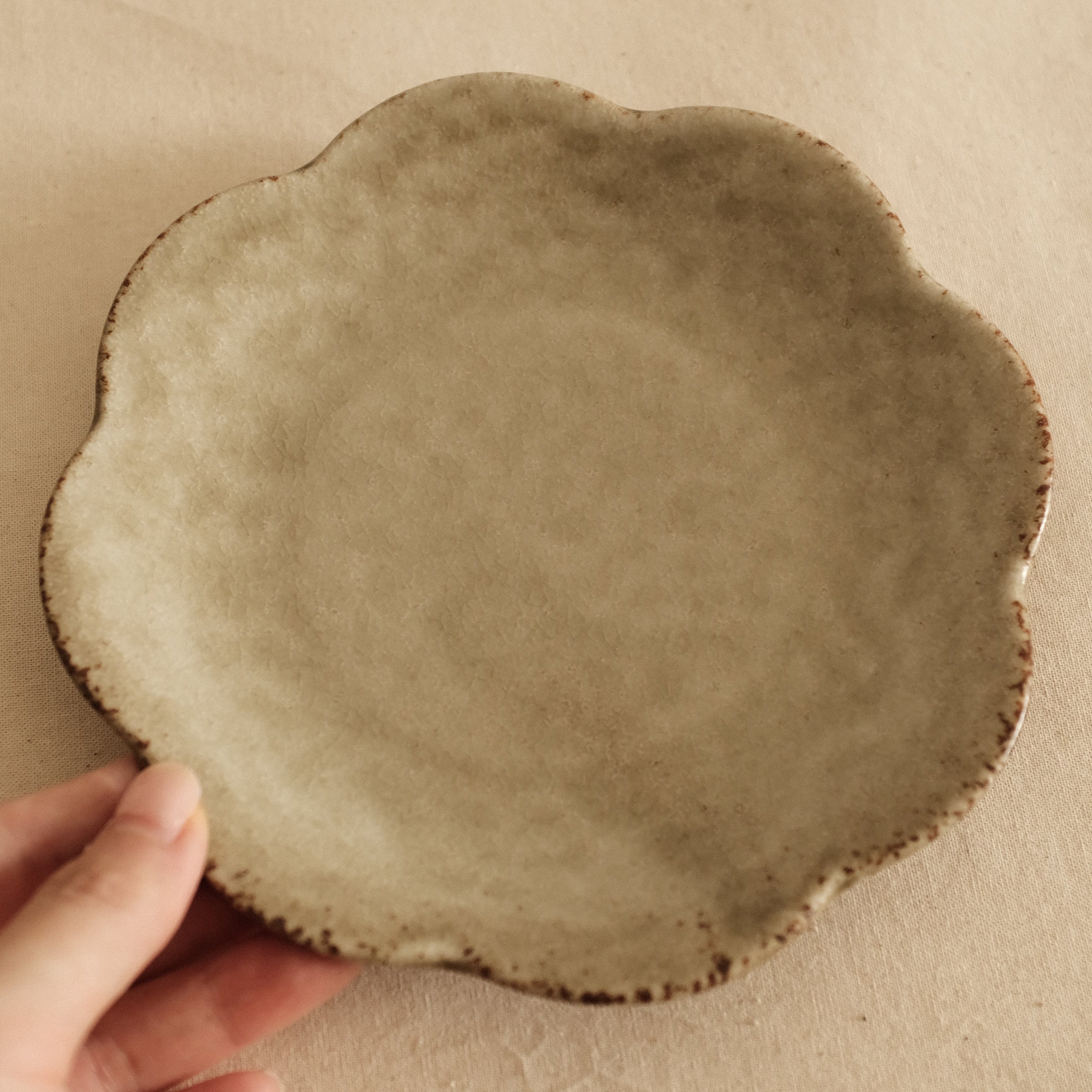 Gozan Kiln Waka Yanagi Willow Hana Flower Shape Flat Plate