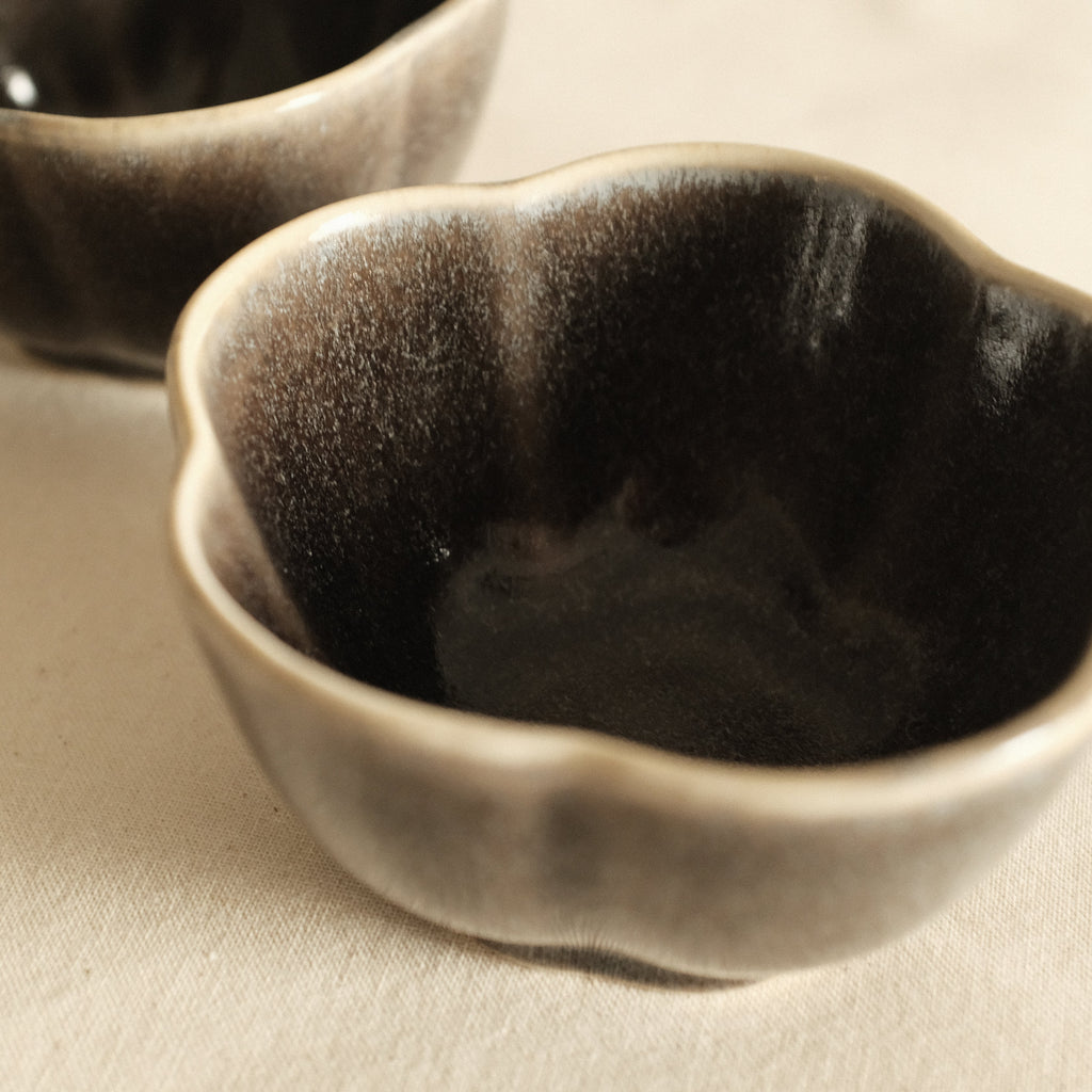 East Table Dolce Kiln Change Glaze Ume Plum Shape Goma Sesame Small Bowl