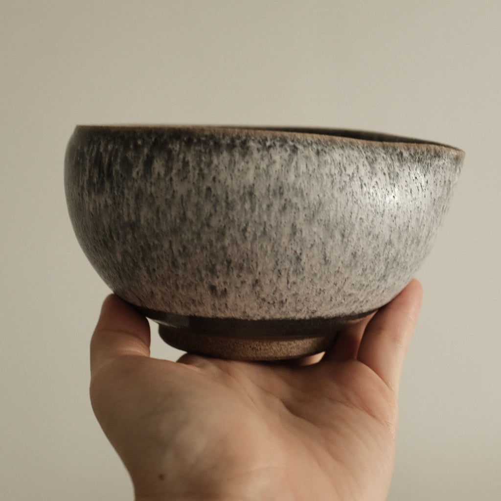 Masamura Japan Yama No Ishi Mountain Stone Katakuchi Chawan Matcha Bowl with Spout Minoware