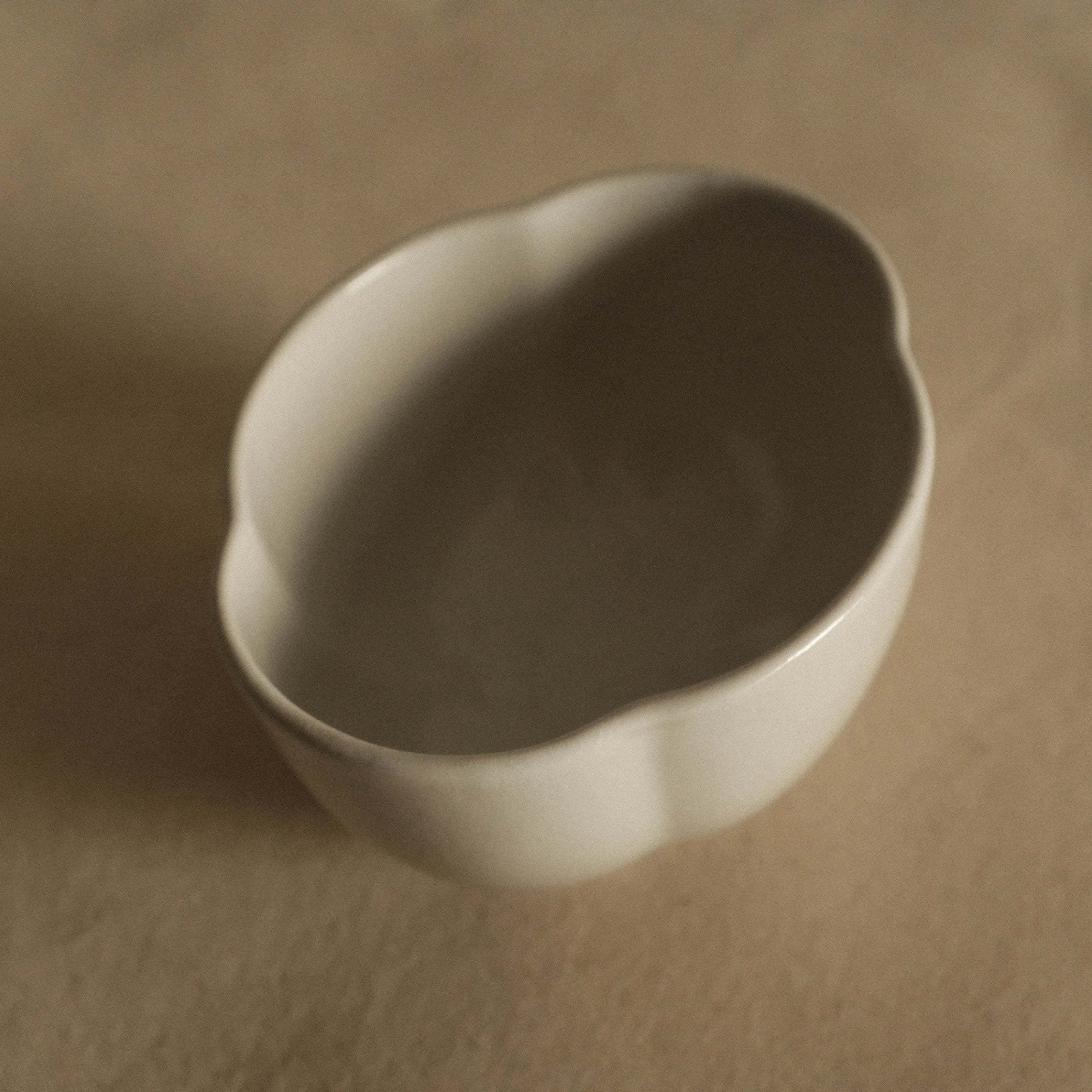 East Table Dolce Mokko Papaya Shape Yuki Snow White Small Bowl