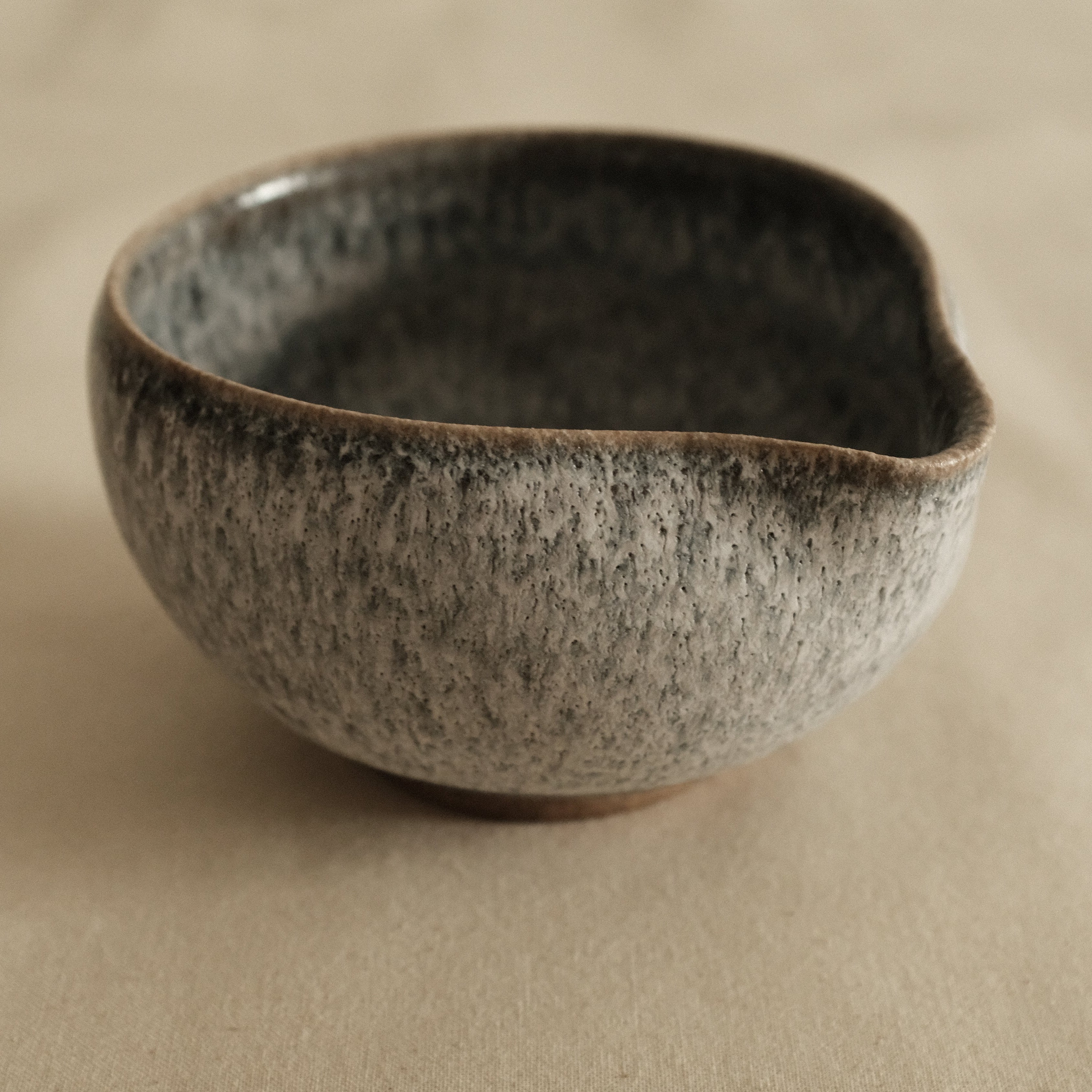 Masamura Japan Yama No Ishi Mountain Stone Katakuchi Chawan Matcha Bowl with Spout Minoware