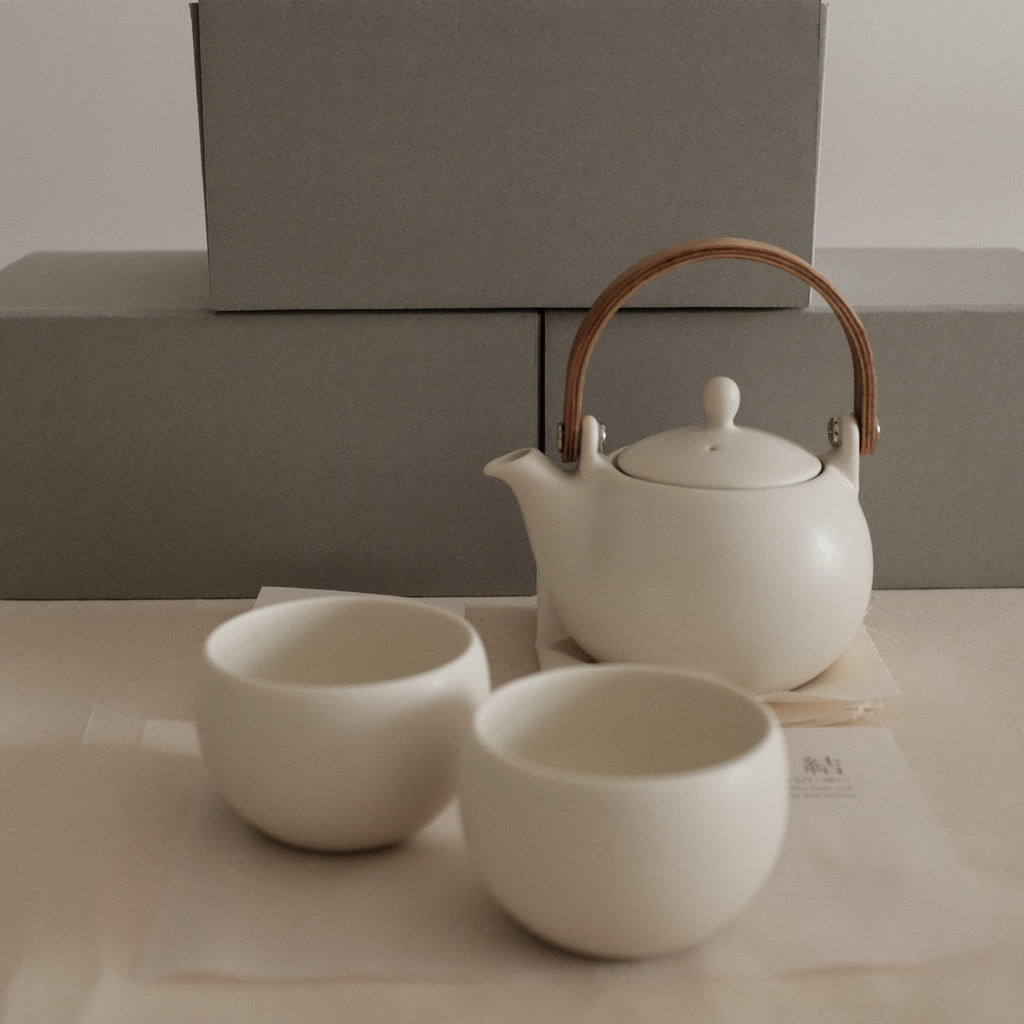Saliu Japan Yui White Teapot Gift Set Minoware