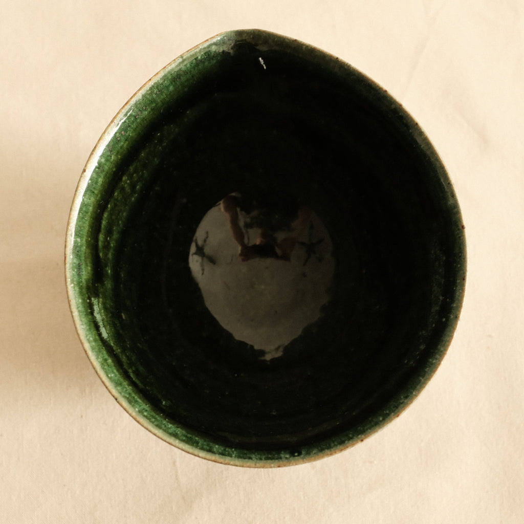Kuroki Taira Oribe Green Glaze Tear Drop Shaped Katakuchi Bowl with Spout