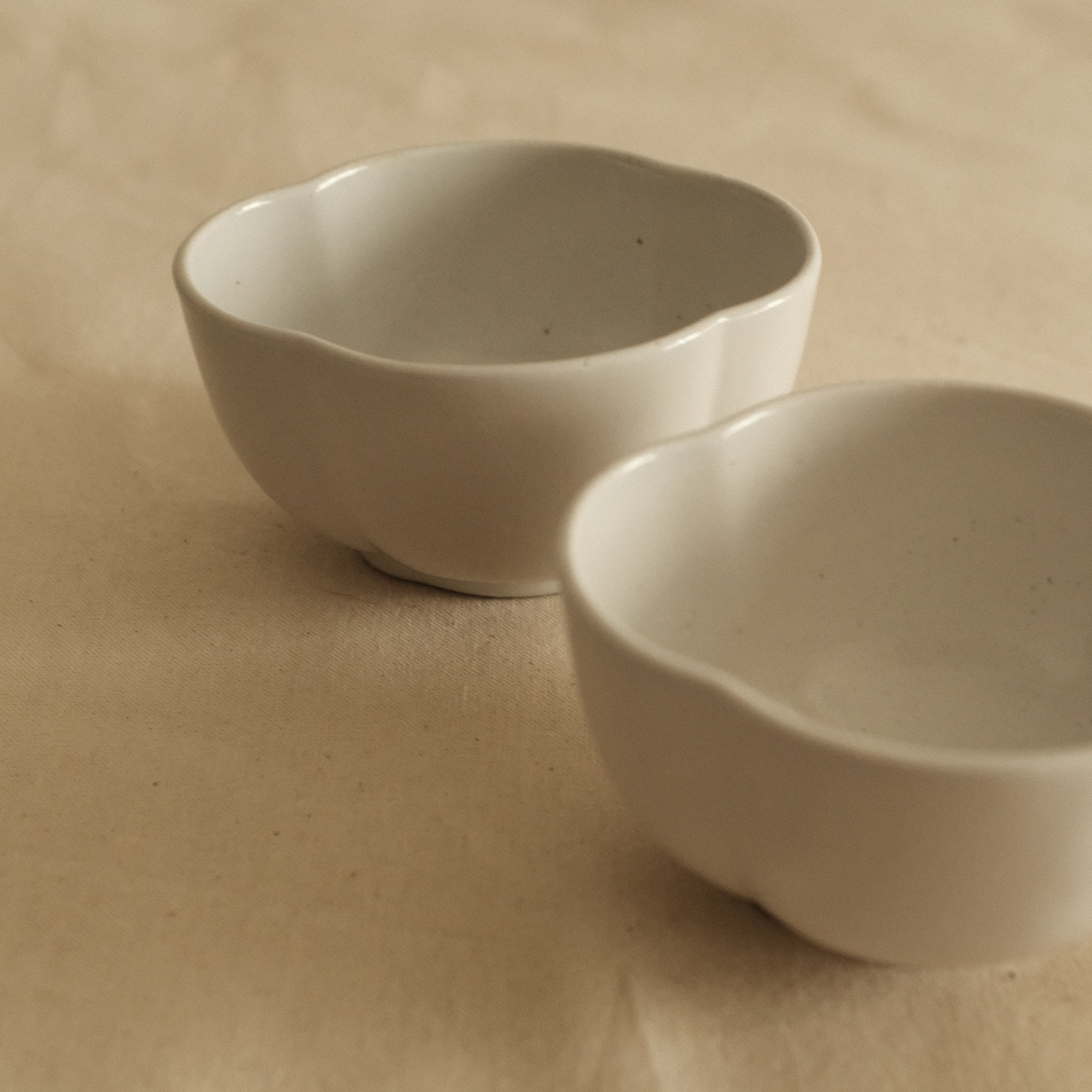 East Table Dolce Mokko Papaya Shape Yuki Snow White Small Bowl