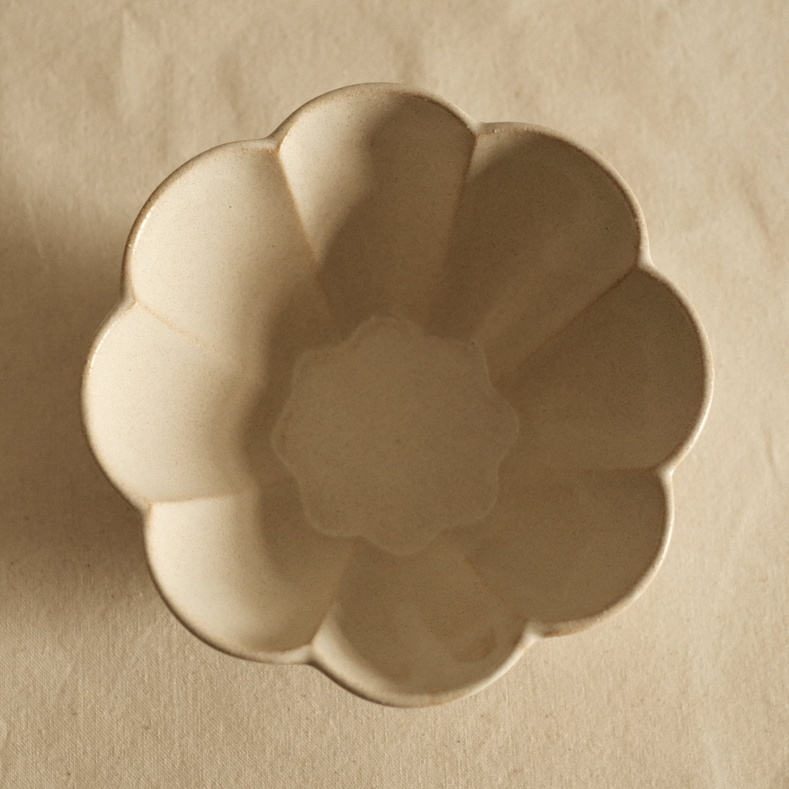 East Table Hanasaki Flower Shape Sand Beige Deep Bowl