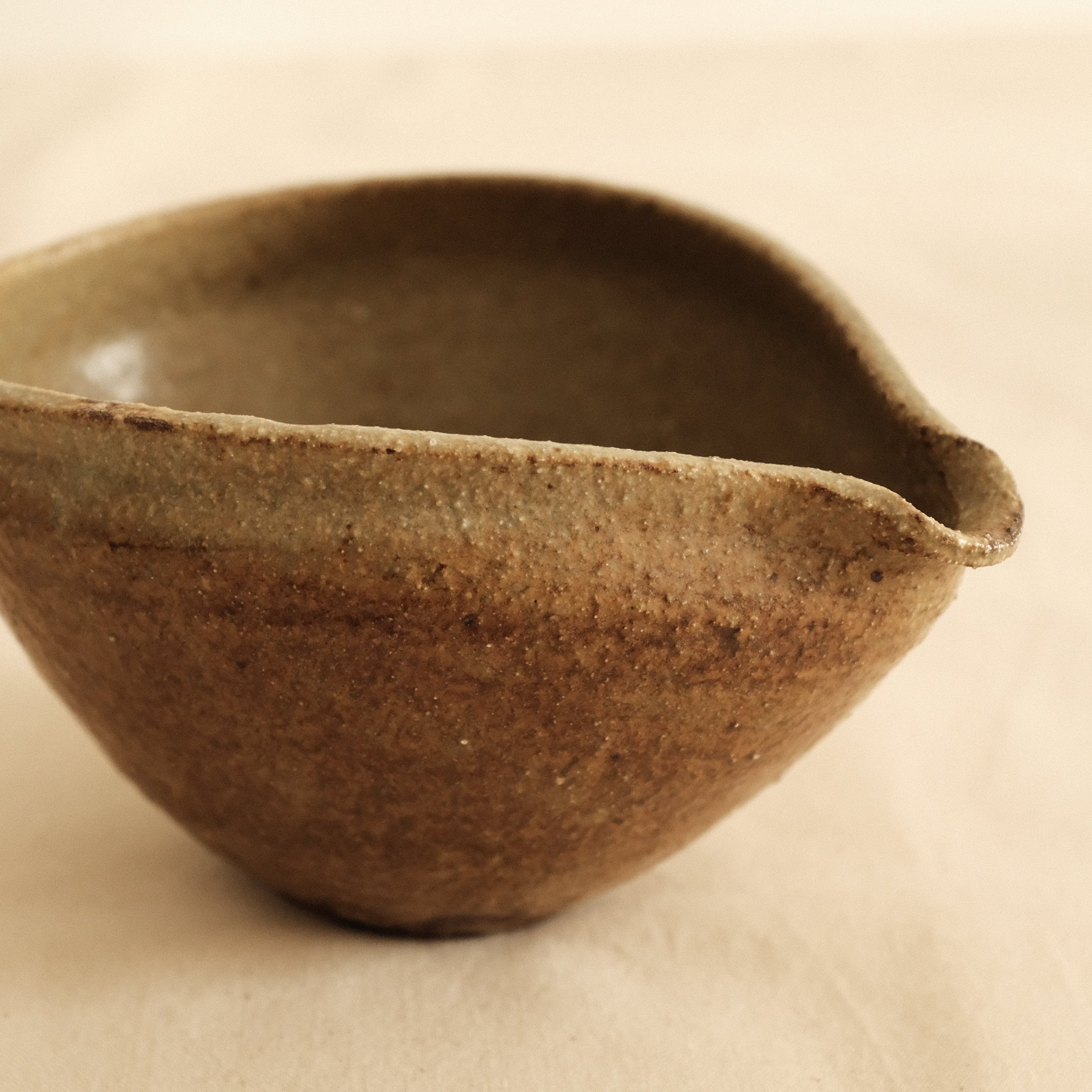 Shizuka Oikawa Iron Glazed Tear Drop Shape Small Katakuchi Bowl with Spout