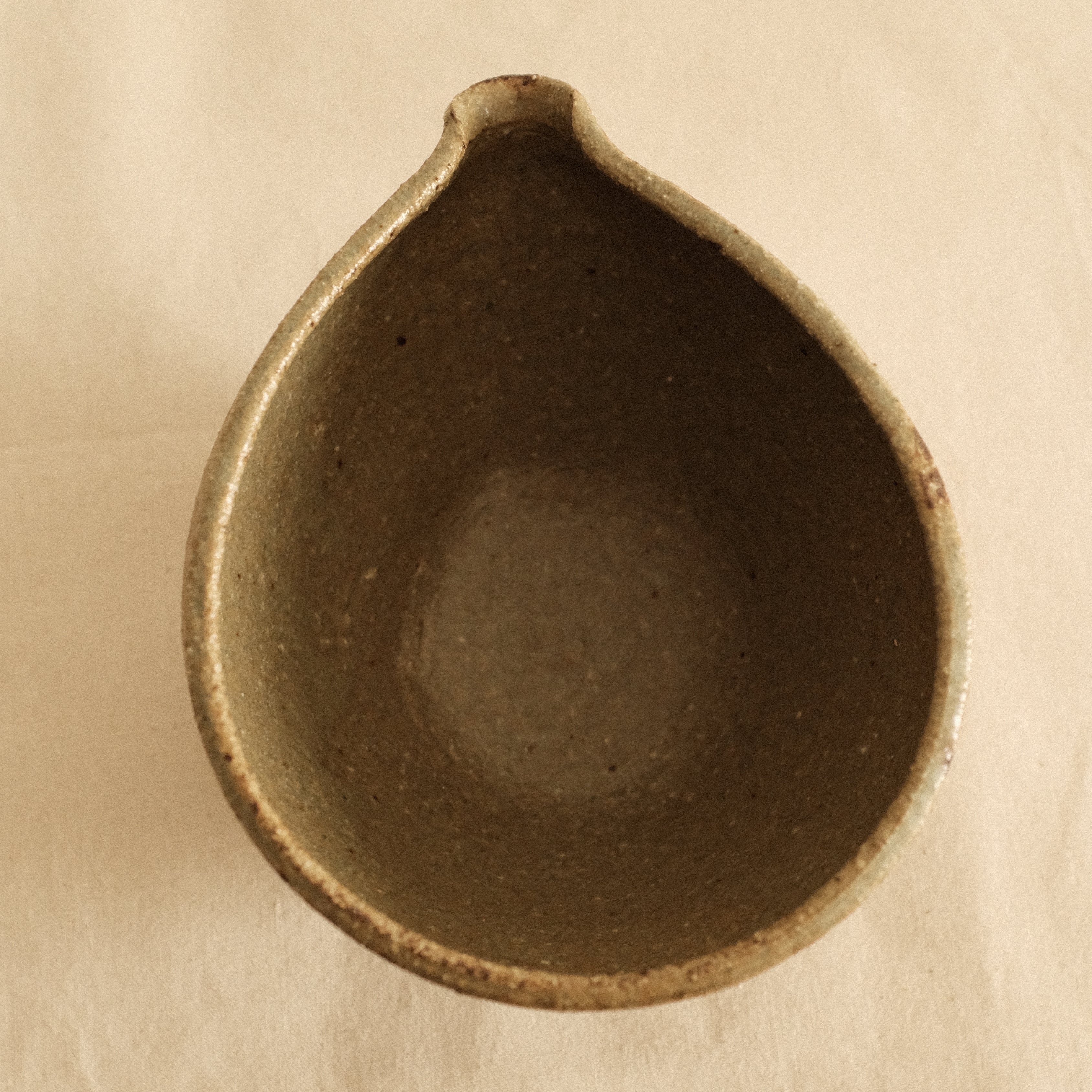 Shizuka Oikawa Iron Glazed Tear Drop Shape Large Katakuchi Bowl with Spout