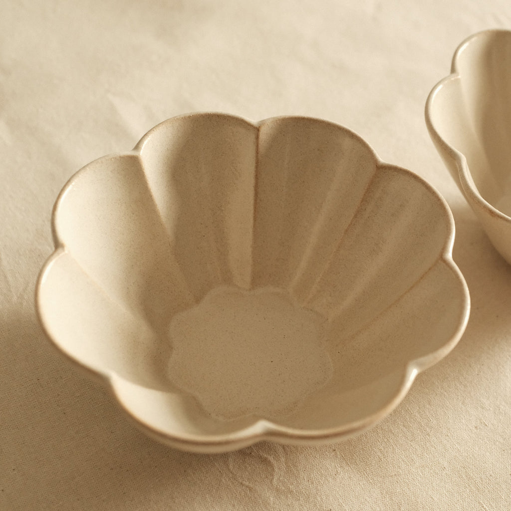 East Table Hanasaki Flower Shape Sand Beige Deep Bowl