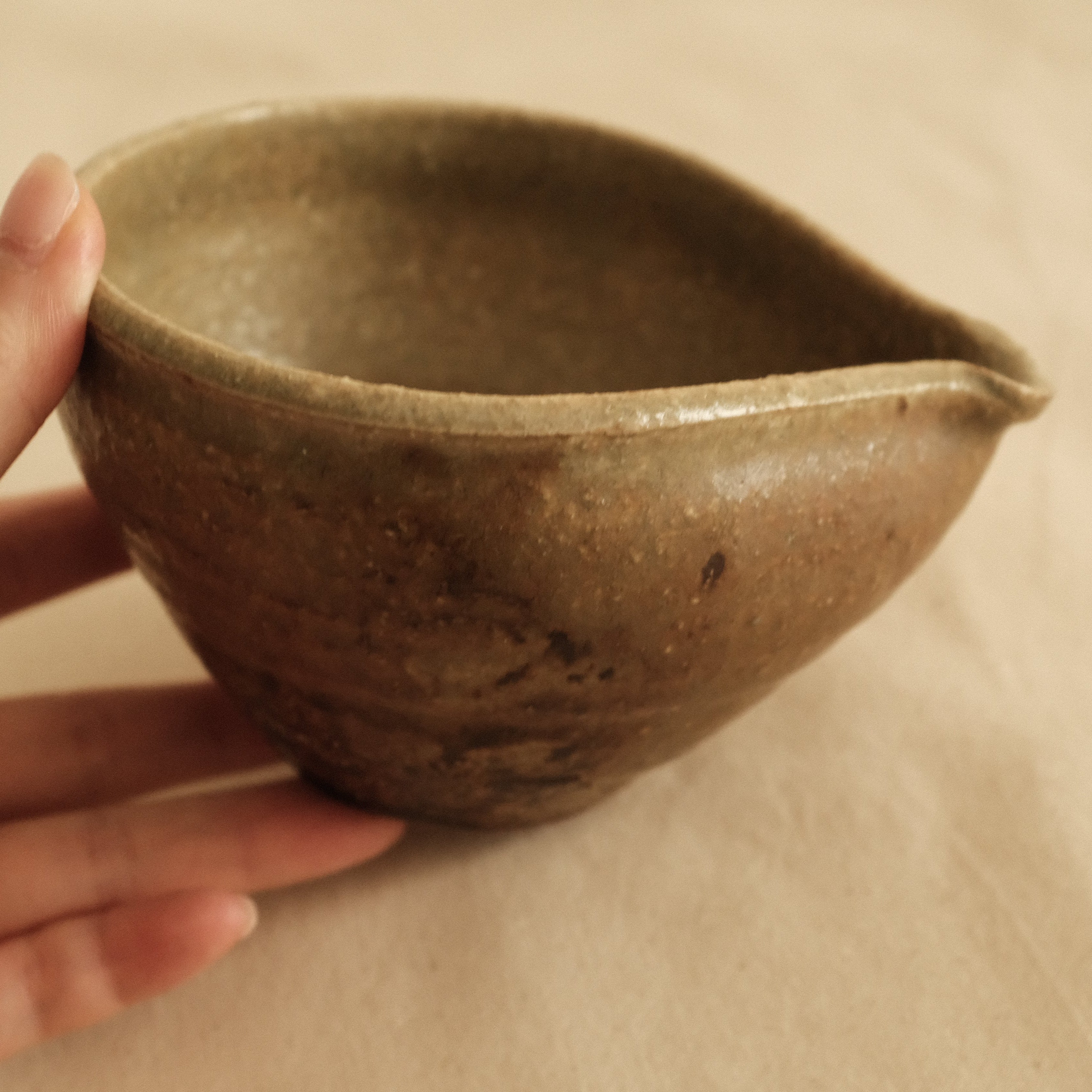 Shizuka Oikawa Iron Glazed Tear Drop Shape Small Katakuchi Bowl with Spout