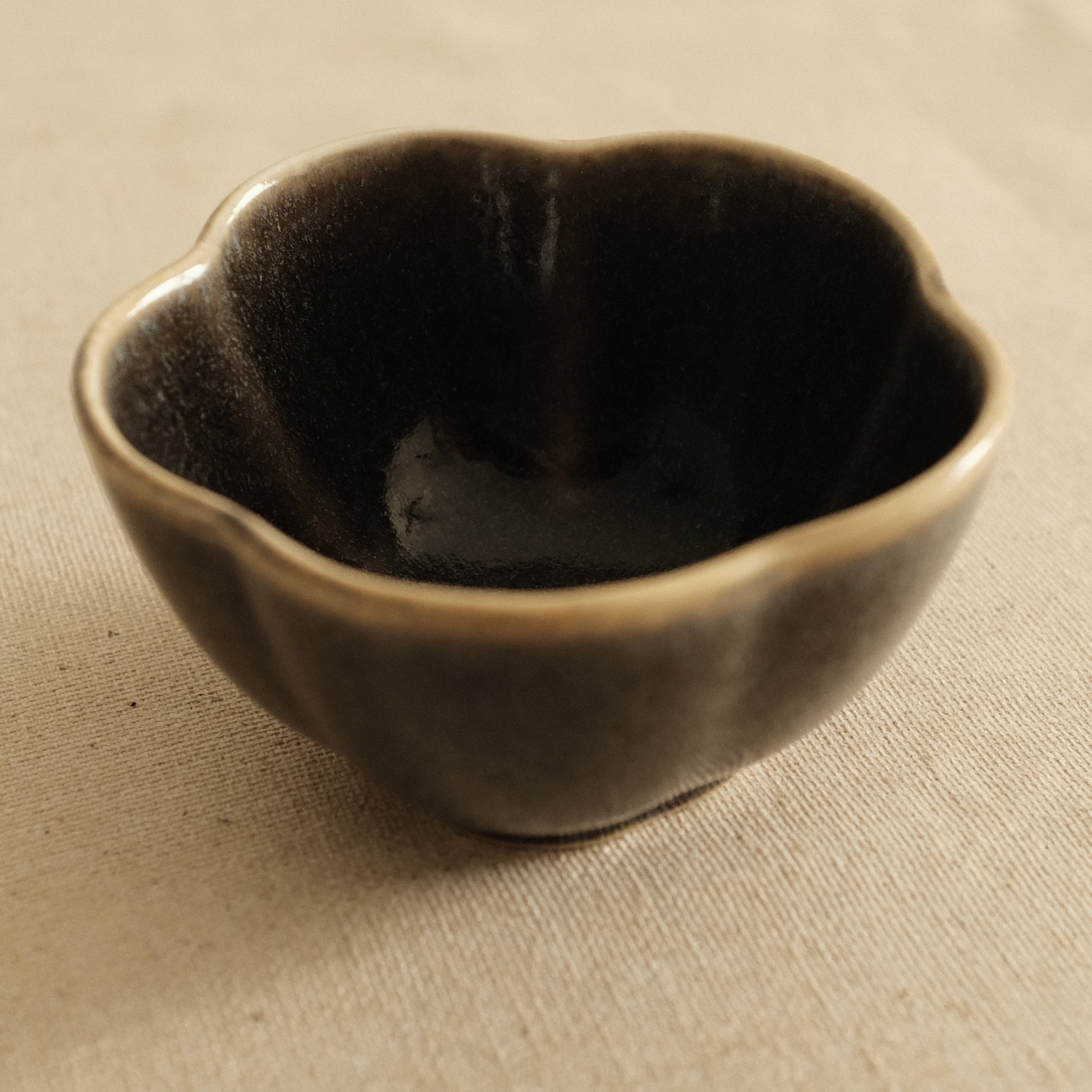 East Table Dolce Kiln Change Glaze Ume Plum Shape Goma Sesame Small Bowl