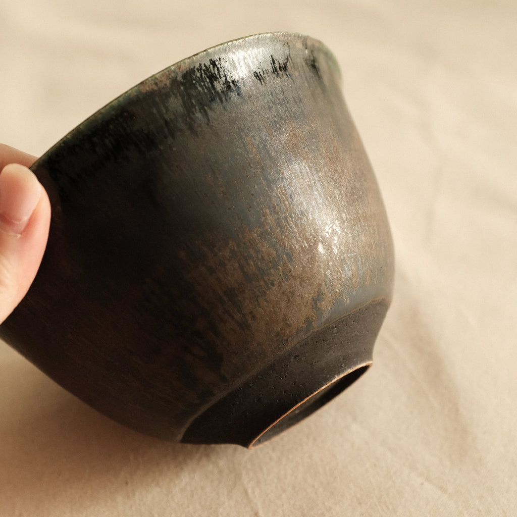 Kuroki Taira Oribe Green Glaze Tear Drop Shaped Katakuchi Bowl with Spout