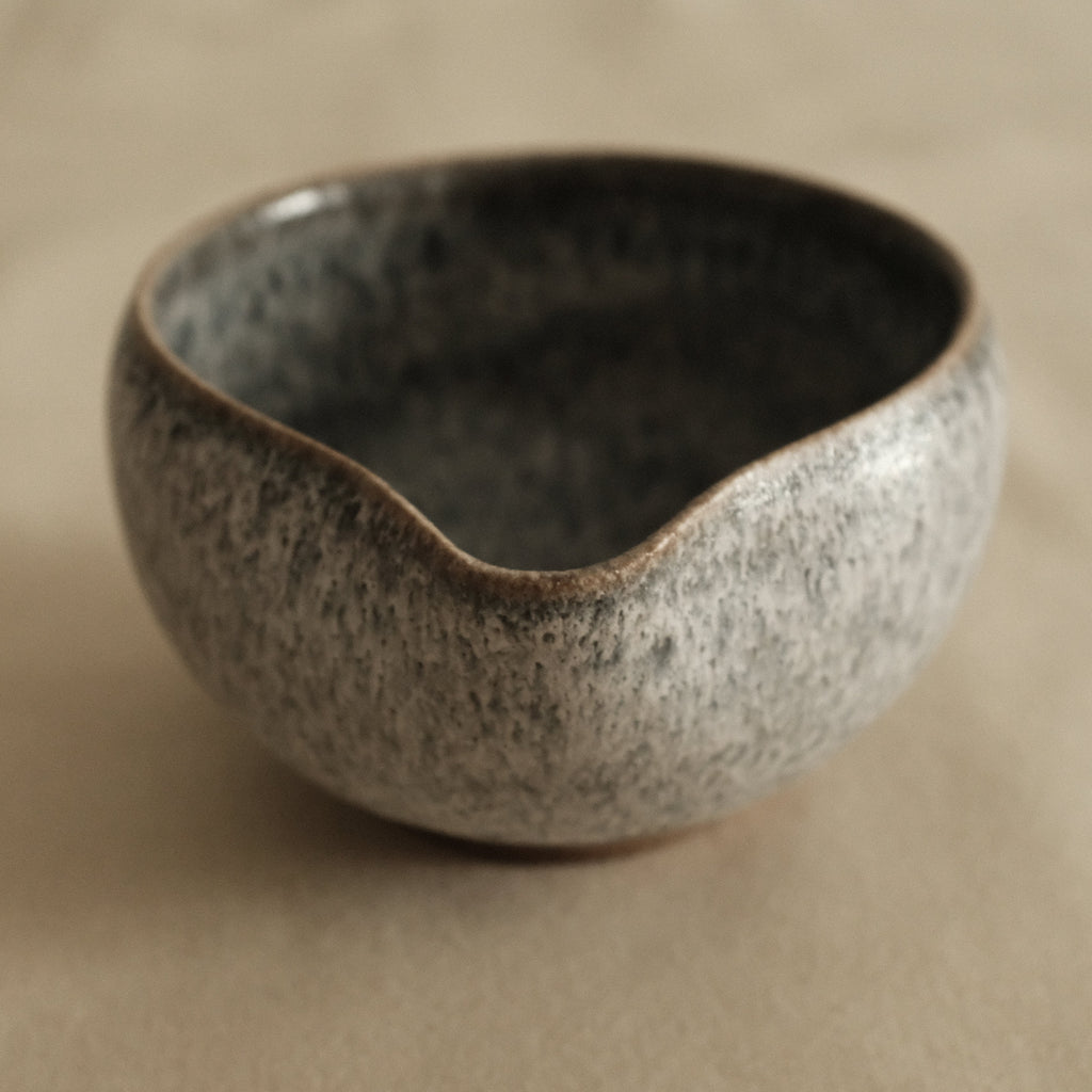 Masamura Japan Yama No Ishi Mountain Stone Katakuchi Chawan Matcha Bowl with Spout Minoware
