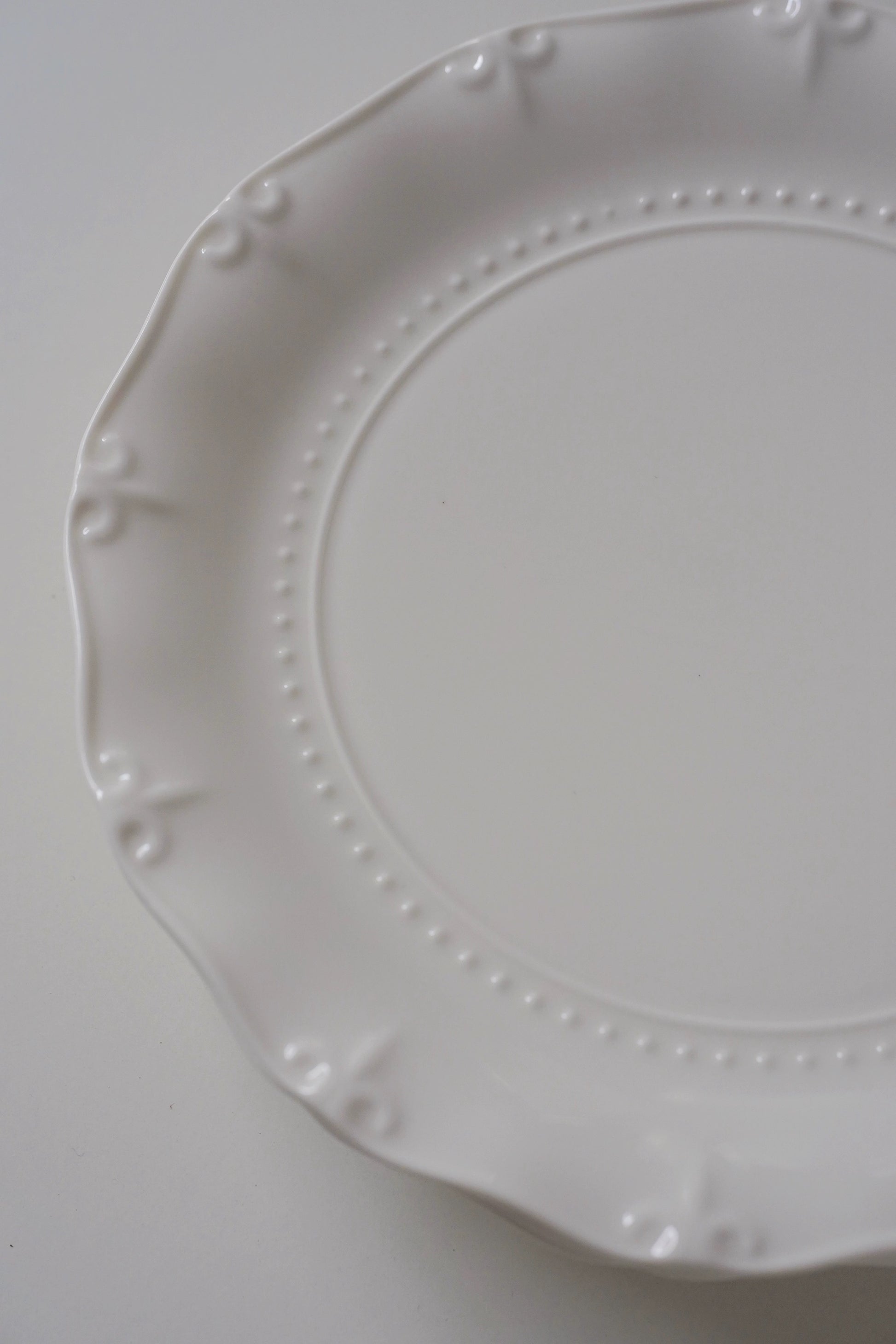 OLIVIA French Retro Rose Ivory Relief Pattern 8 Inches Plate 