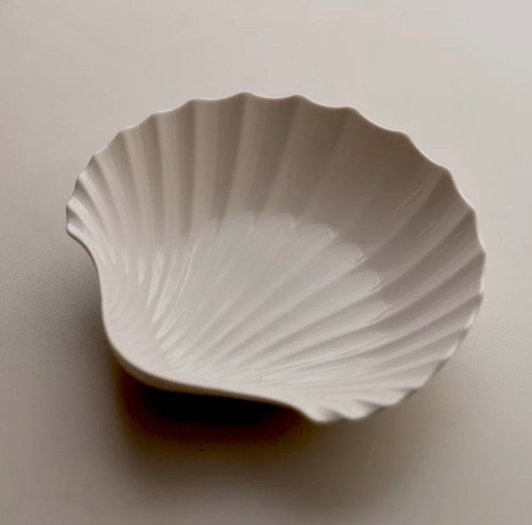 LUNA Retro Sea Shell Ivory Ceramic Plate