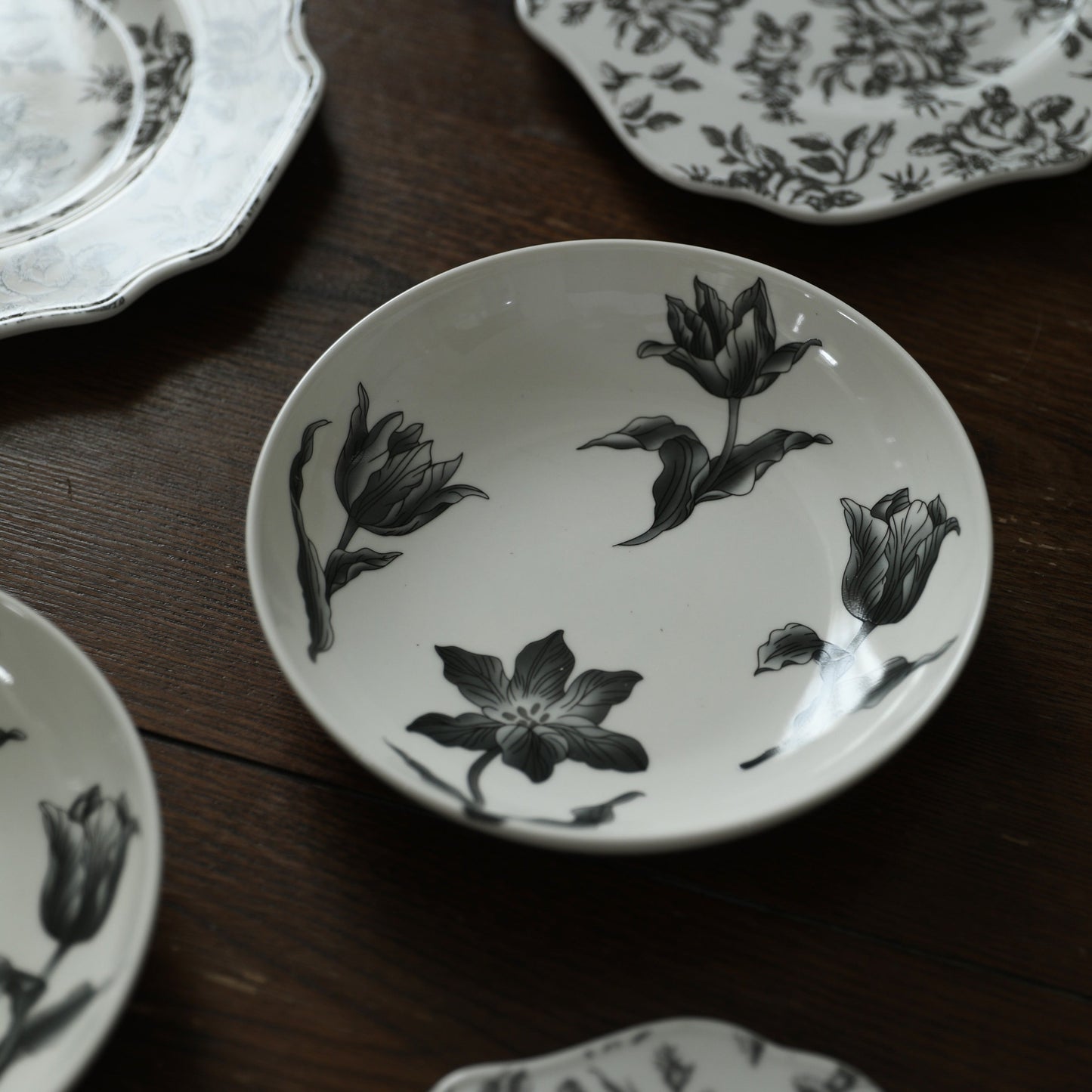 ADRIENNE Retro In-Glaze Ash Tulip Ceramic Plate