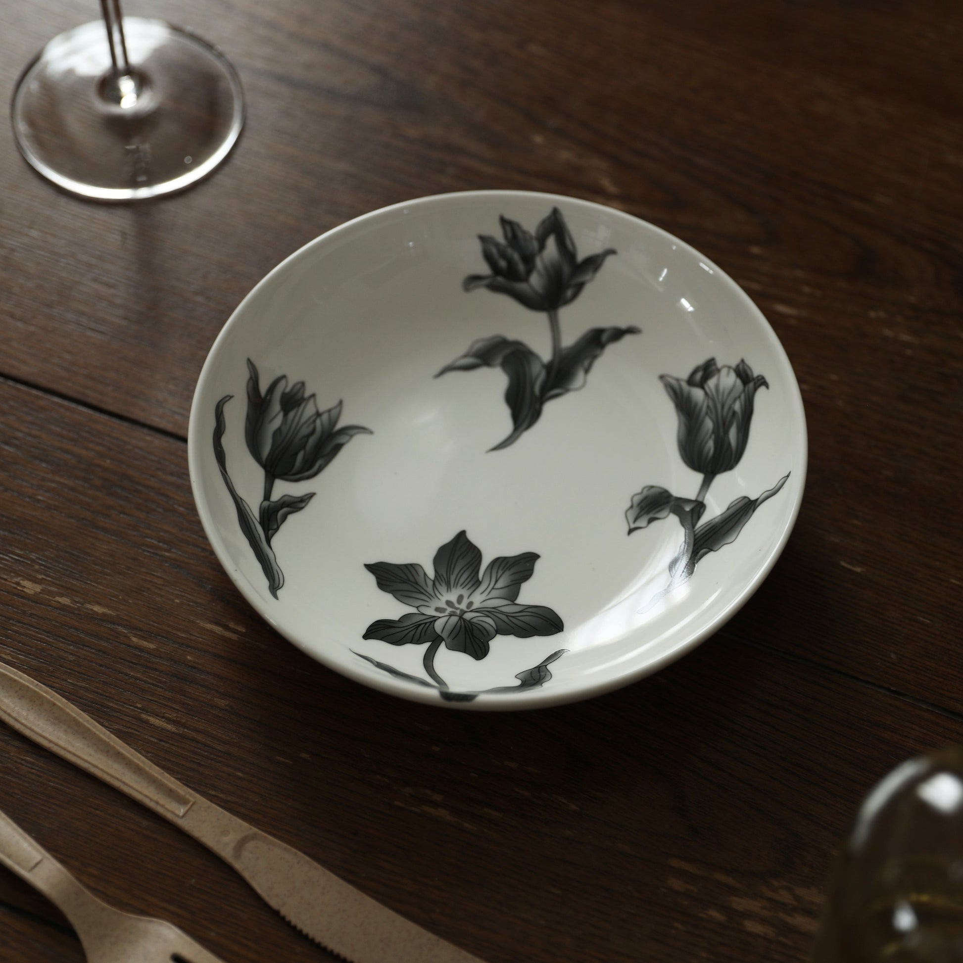 ADRIENNE Retro In-Glaze Ash Tulip Ceramic Plate