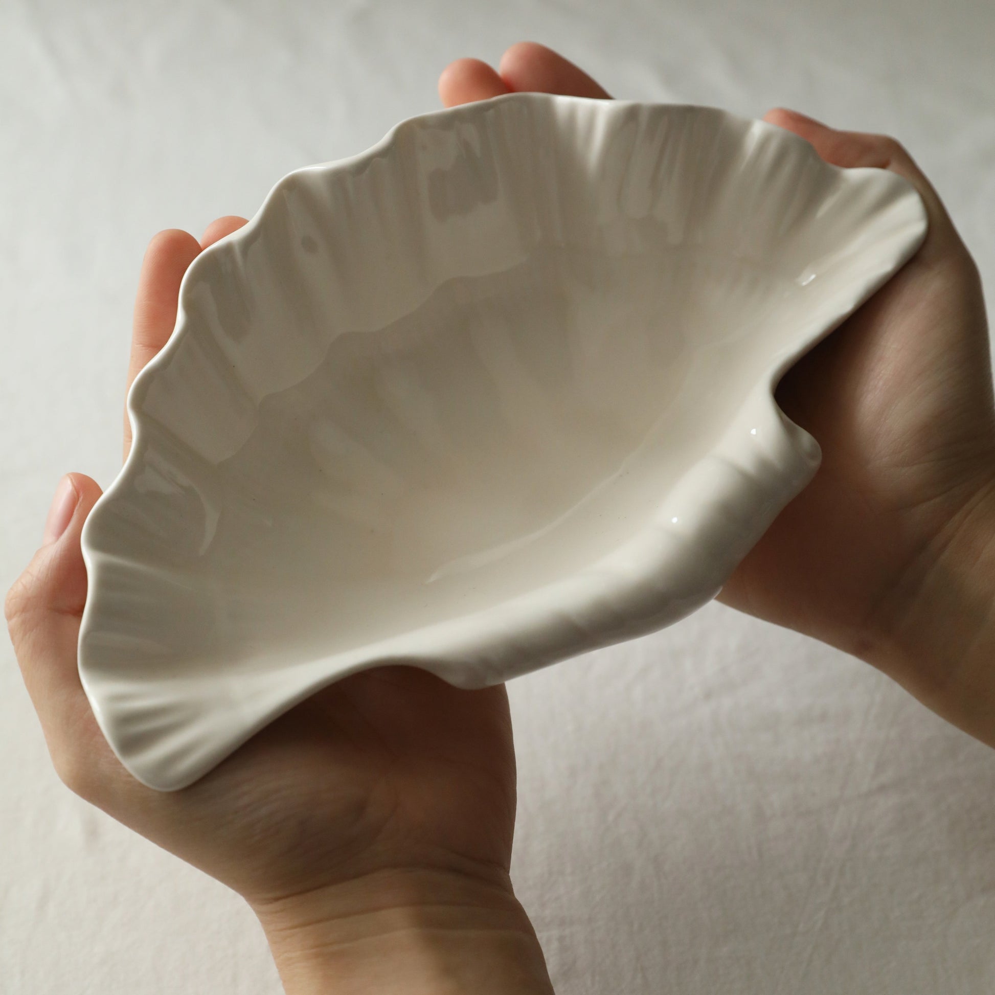 APHRODITE Retro Sea Shell Ivory Ceramic Dish