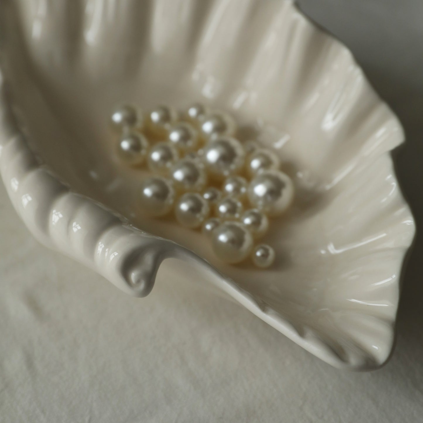 APHRODITE Retro Sea Shell Ivory Ceramic Dish