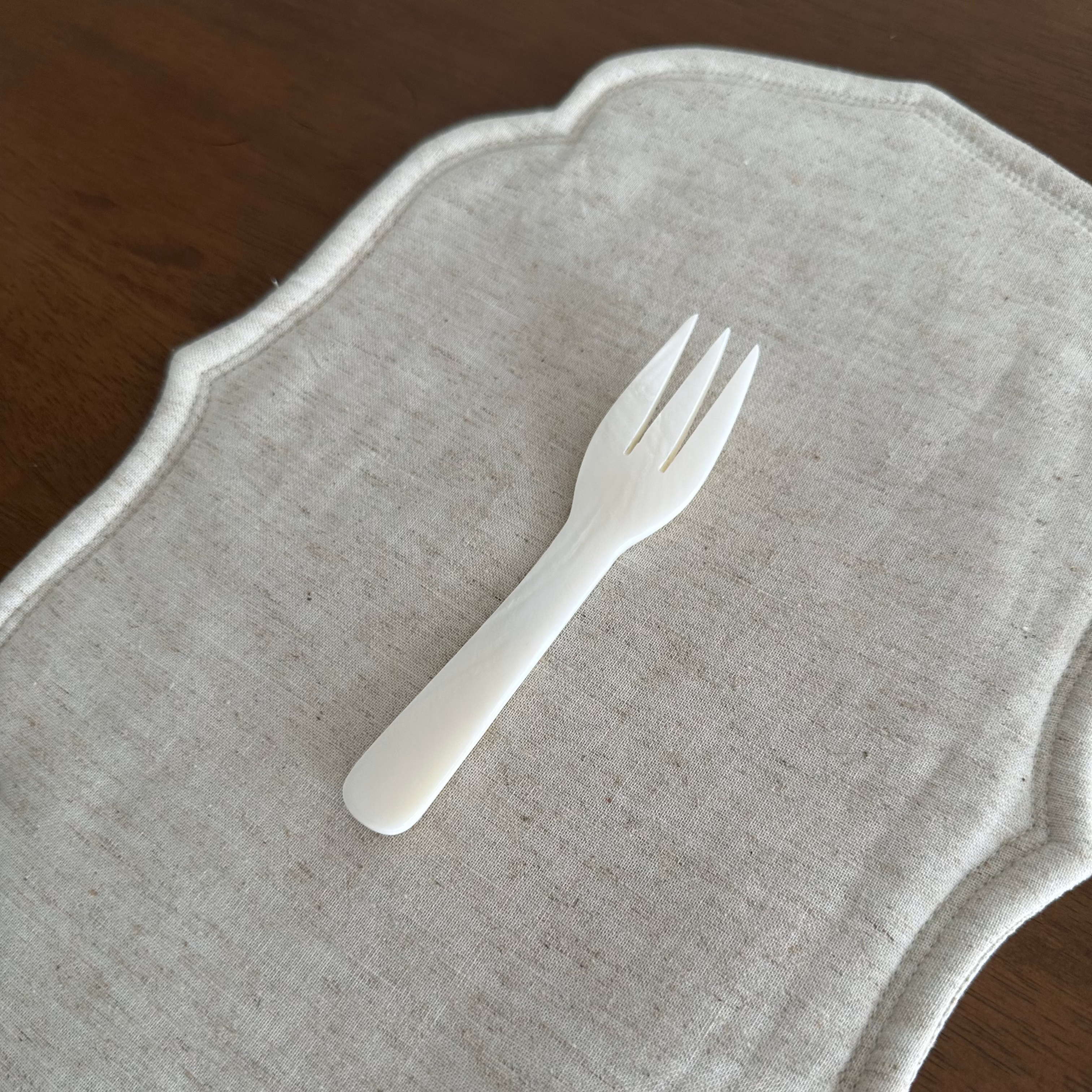 PEARLE Off White Mother of Pearl Spoon Fork Knife 12cm Dessert Coffee Cake Cutlery Flatware