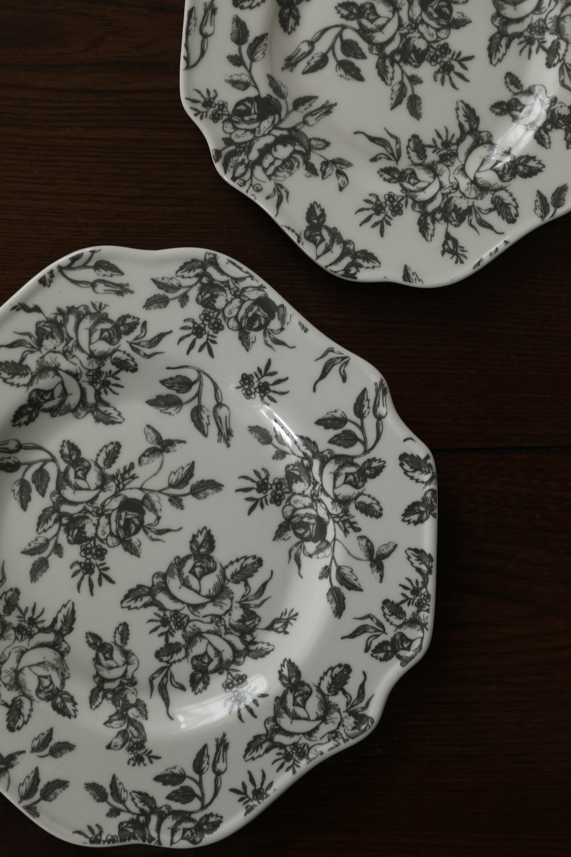 JULIET French Retro Black and White Roses Ceramic Underglazed Dessert Plate