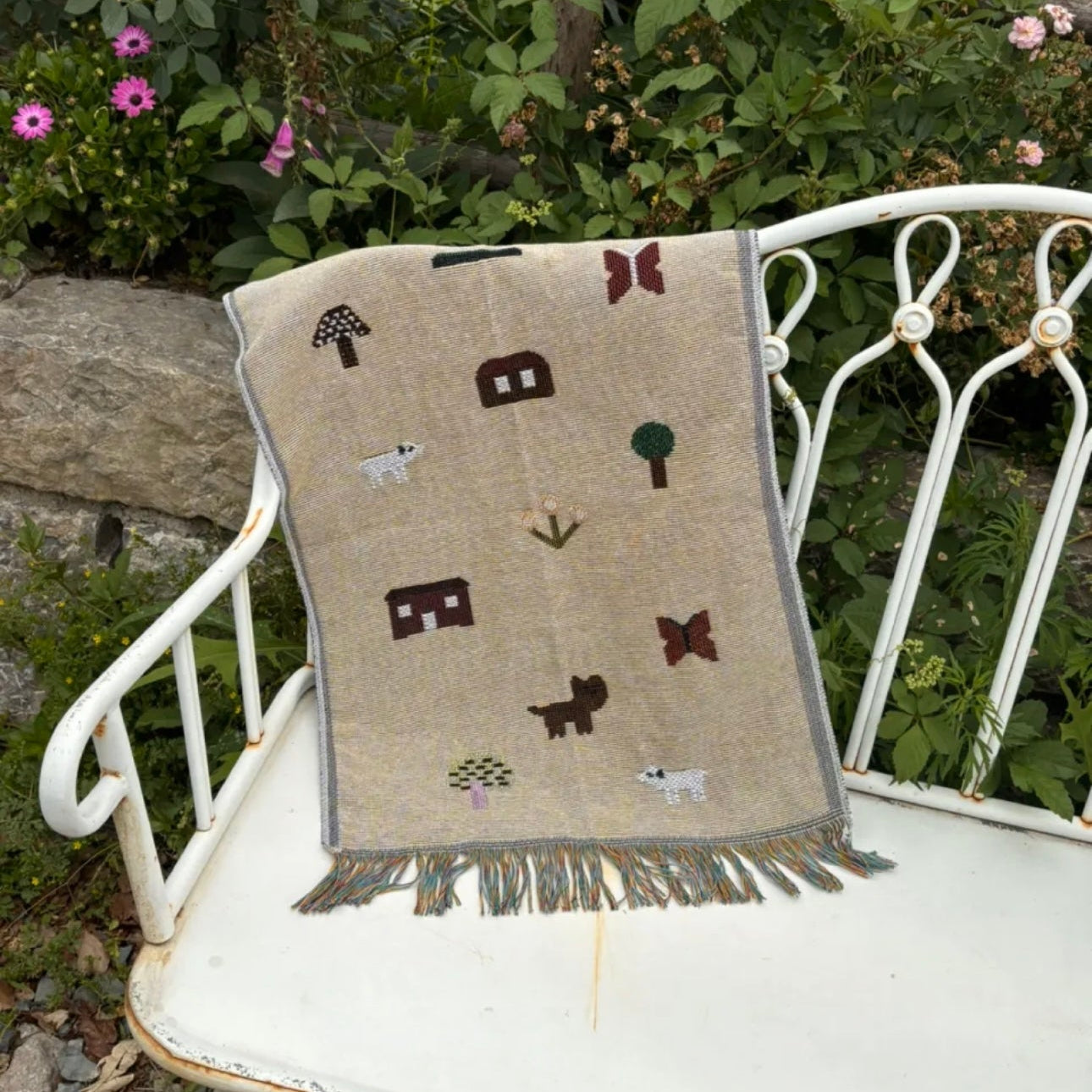 LUCIENNE Countryside View Whimsical Retro Style Decorative Knitted Tapestry Blanket with Fringe