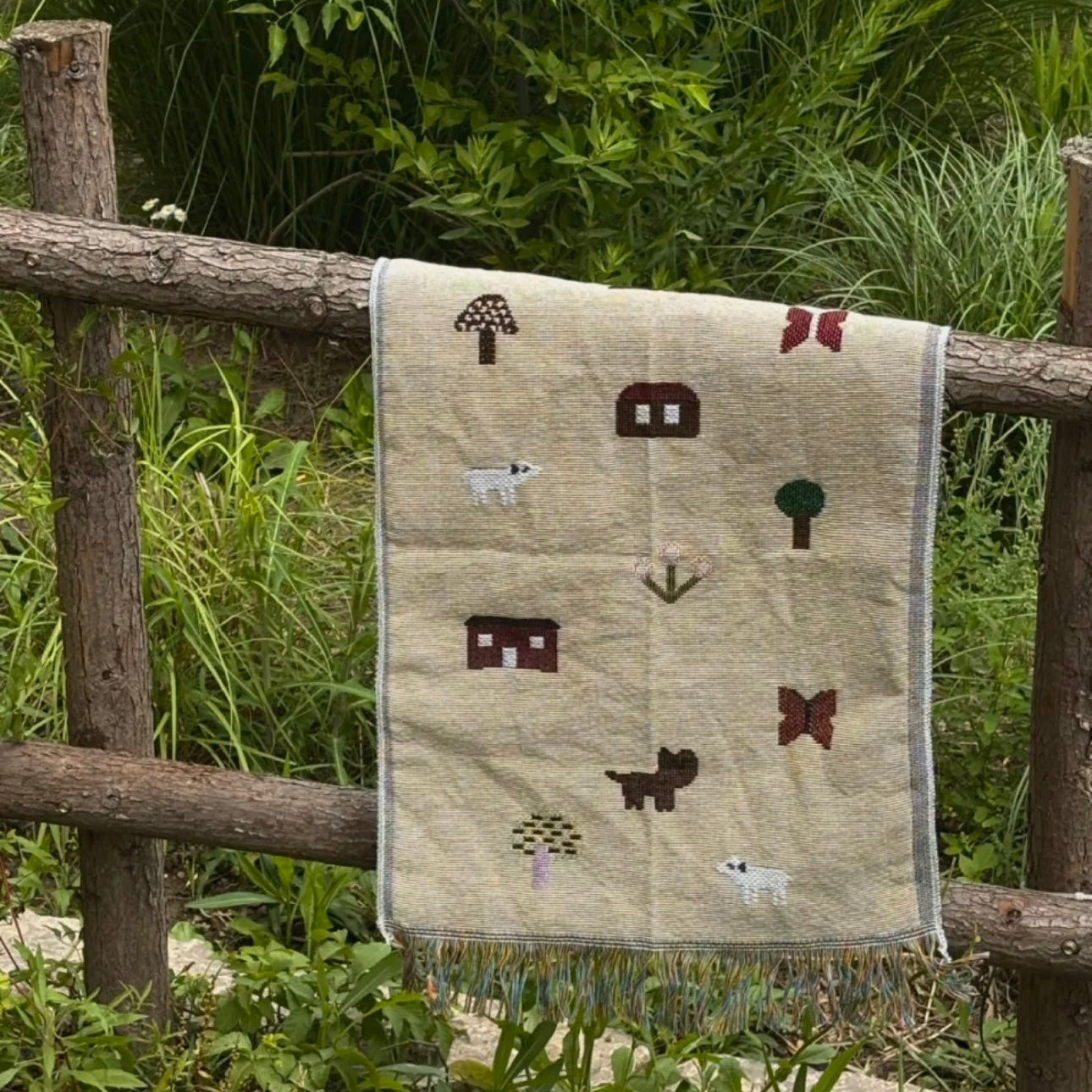 LUCIENNE Countryside View Whimsical Retro Style Decorative Knitted Tapestry Blanket with Fringe