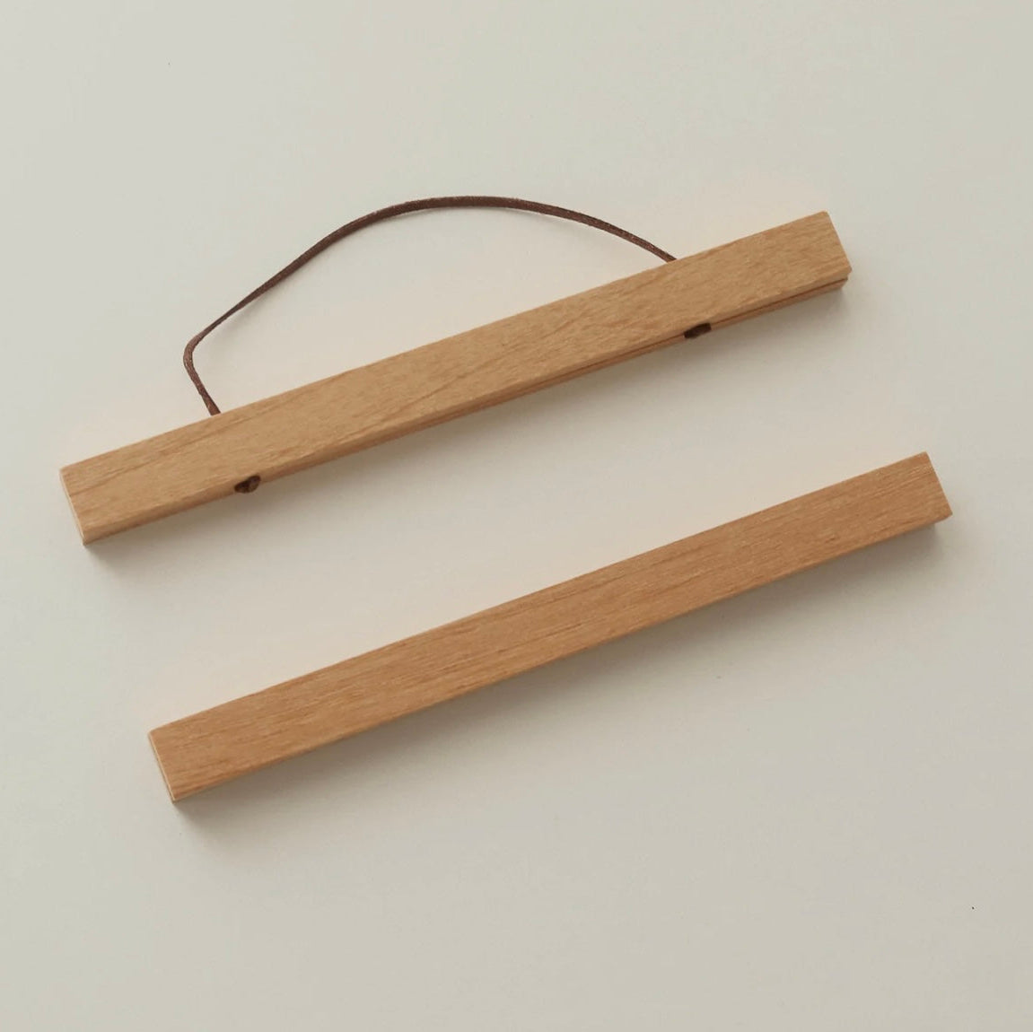 SIENNA Magnetic Teak Wood Hanging Scroll Poster Hanger Damage-Free