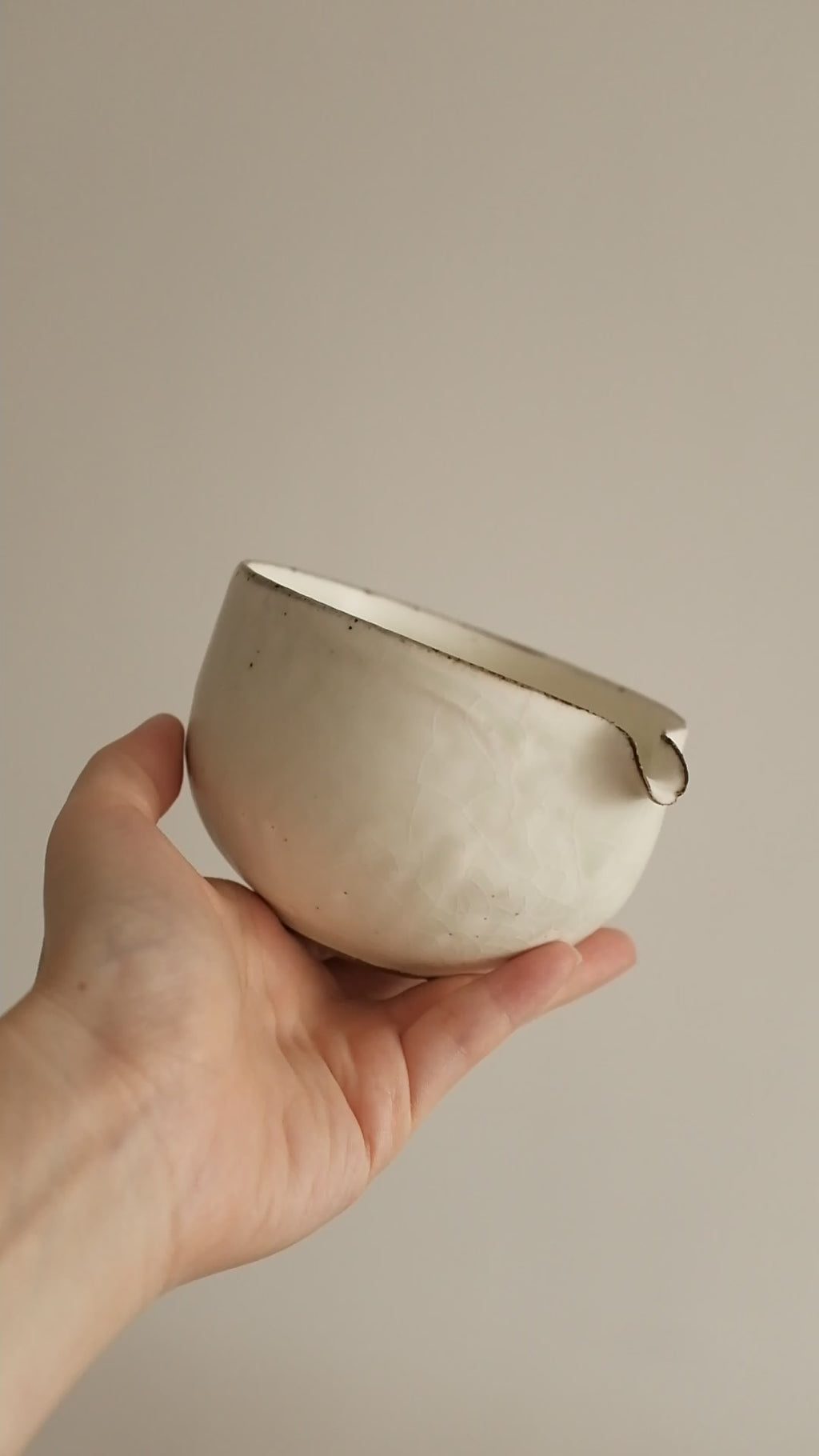 Yu Ming Handmade Matte White Green Undertones Ice Crackle Kohiki Katakuchi Matcha Bowl Powdered Glaze Stoneware 370 ml